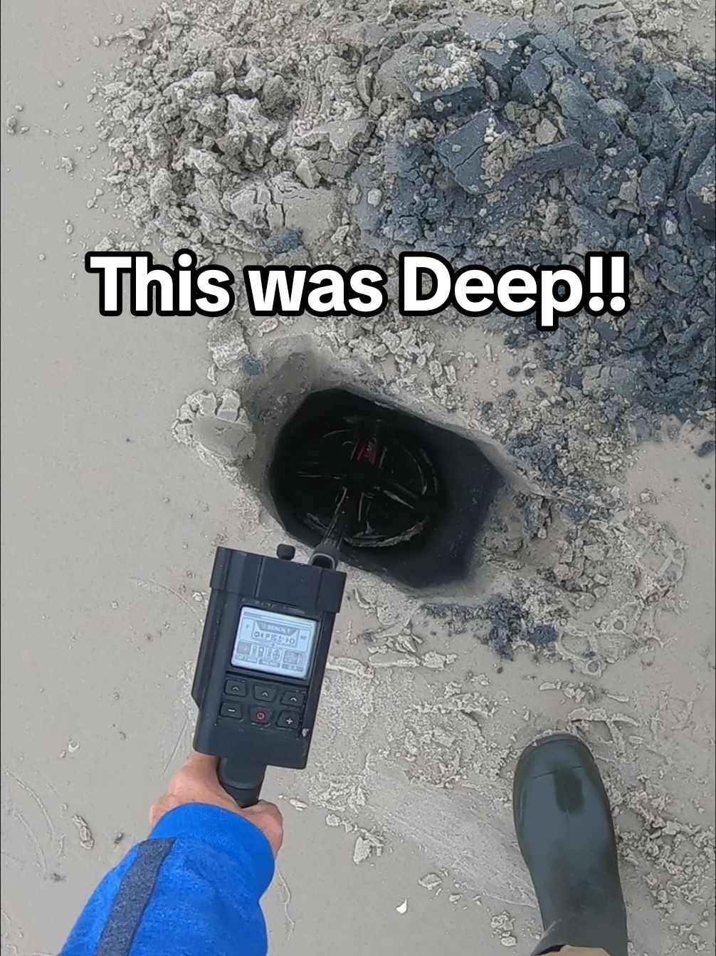 This is pretty deep down in the wet sand on the beach while I was metal detecting in search of lost treasure #metaldetecting #treasure #beach 