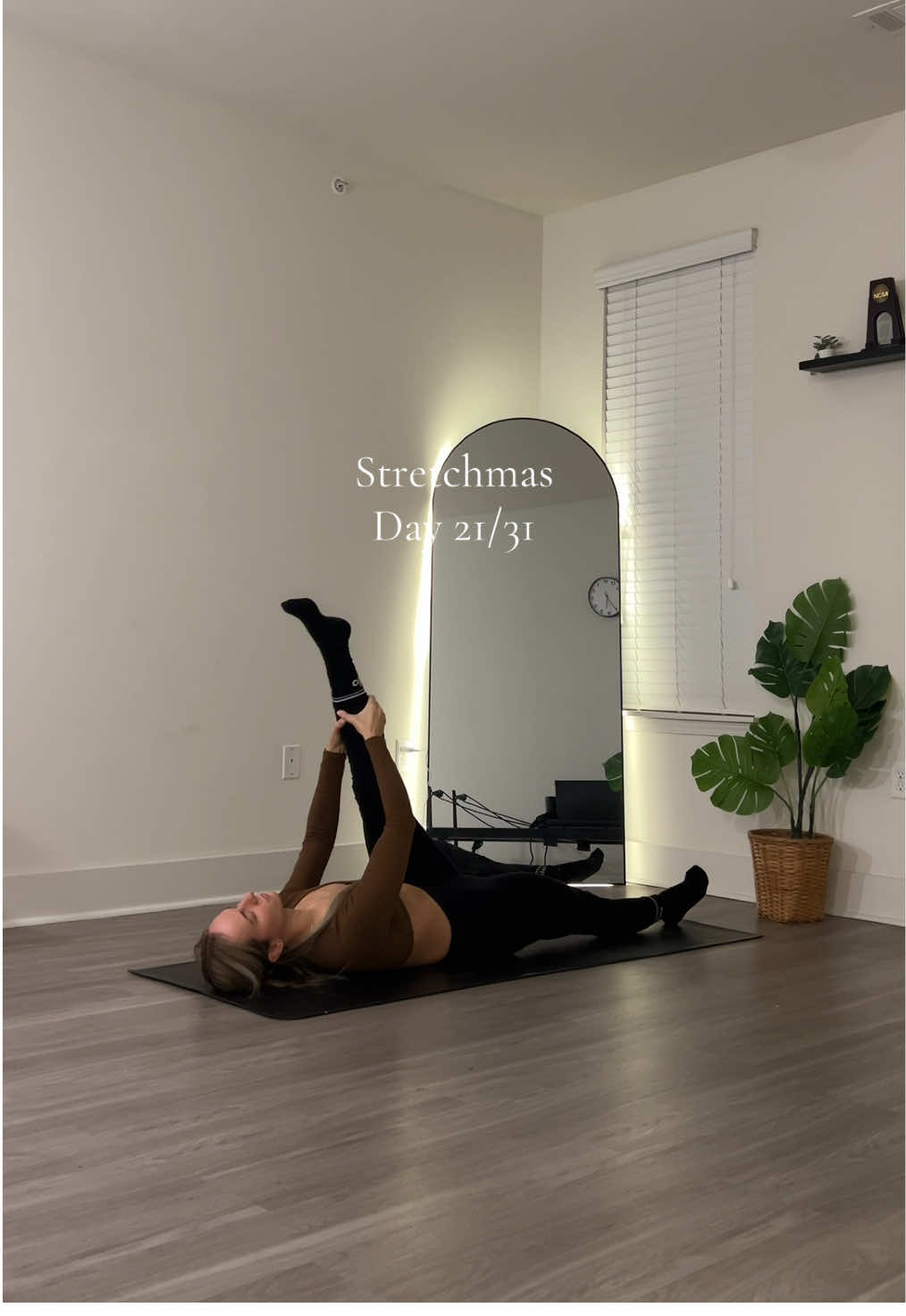 Day 21/31 | Quick, full body stretch I did today before I hopped onto my reformer. Save it for later! #stretchmas #stretching #pilates #workout #tiktok #viral #viralvideos #trending #fyp #fy #foryoupage #foryou #LearnOnTikTok #tiktokviral #trendingvideo #31daysofstretching #alo #aloyoga #alowellness #alomoves #yoga 