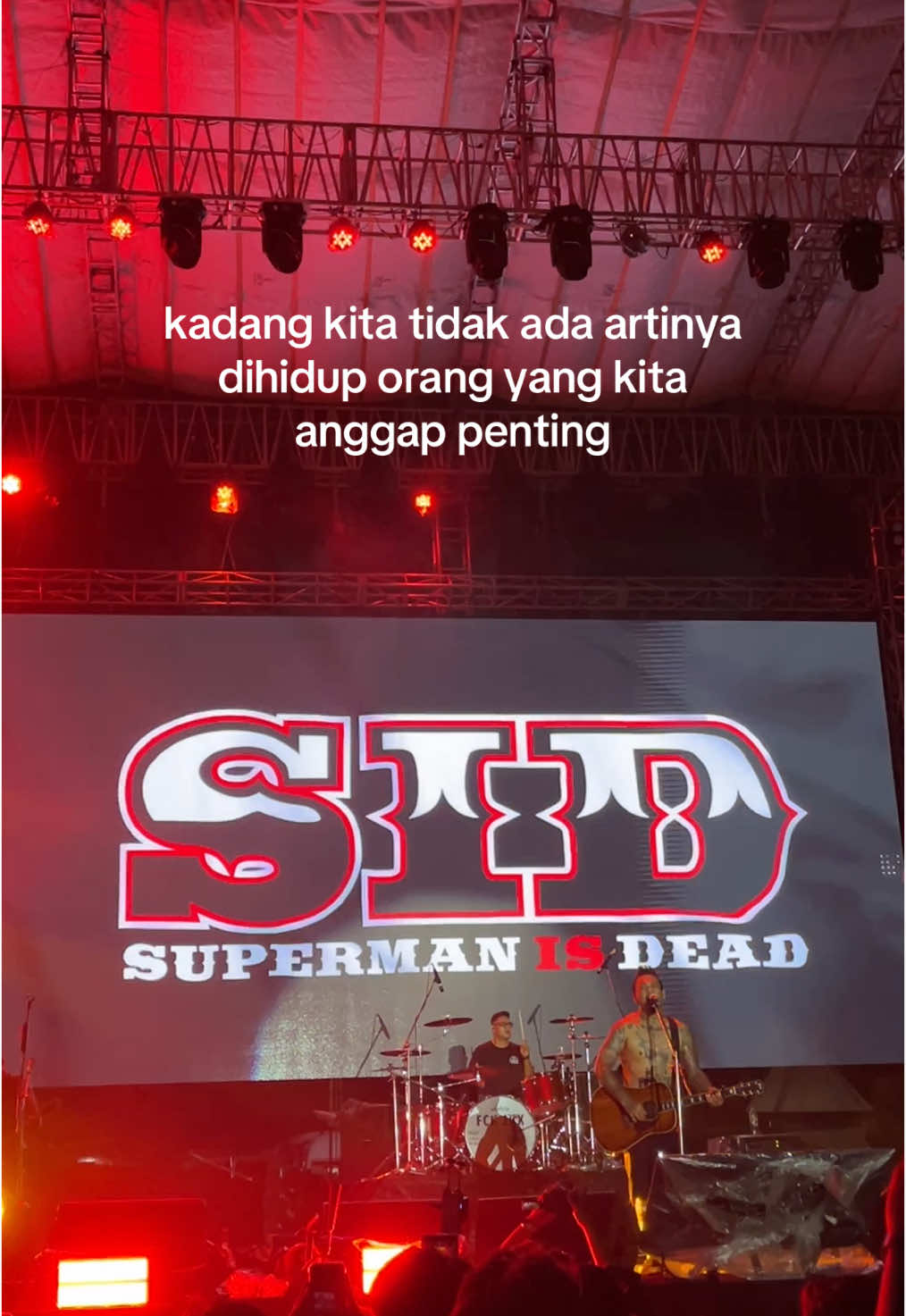 jangan terlalu berharap lebih pada manusia 💣 #hanyakonten #rockinversesurabaya #rockin #rockinsurabaya2024 #22desembersid #jrxsid #supermanismati #supermanisdead #surabaya #rebellionrose #sadvibes #jrxsid #galaubrutal #sendirilebihbaik #gamoninvirtual #kutipan