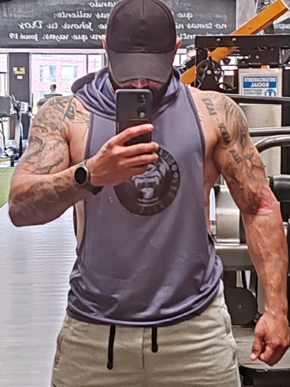 Un domingo muy tranquilo en sculptor  #gym #mem #muscle #tatto #workoutmotivation #world #colombia #bogota 