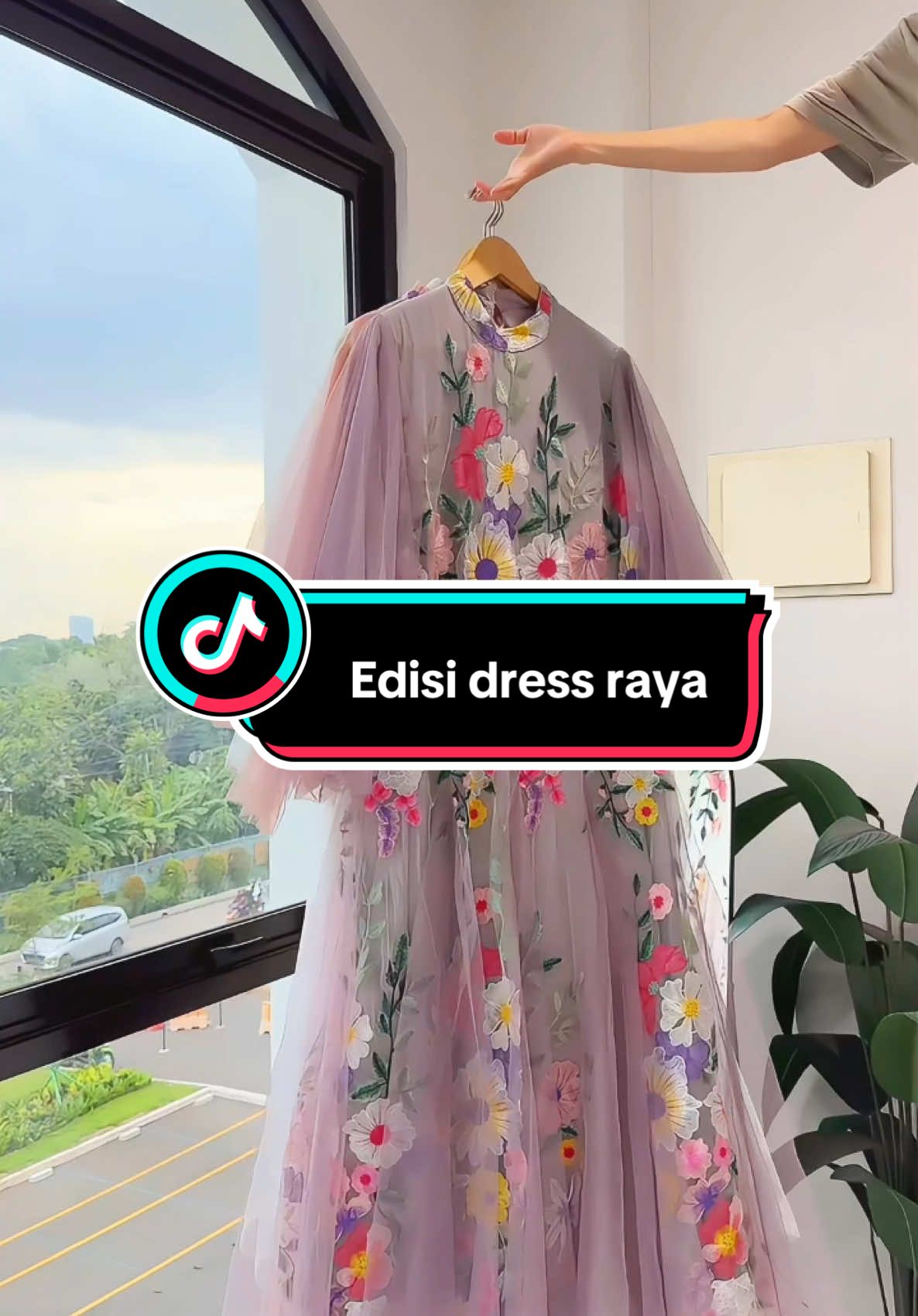 Hi ayang ada yg tayang dadakan nih 😱😱 ayang siapanih yang nungguin dress yang satu ini kembali tayang? Aduhhhhh gak kuku . Jangan lupa join live ayang dari jam 06.00-22.00 setiap hari #ratushopping21 #ootdhijabstyle #outerkondangan #dresslebaran2025 #dresslebaran2025 #rayadress #outerbrukat #outer