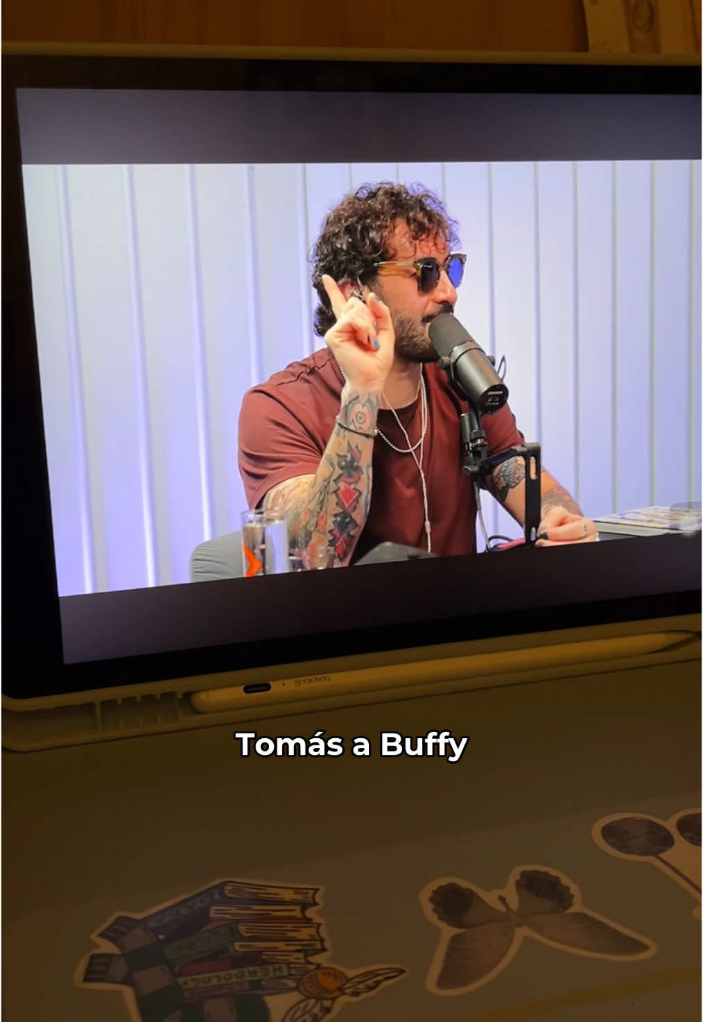 puta que los voy a echar de menos en verano :( #fy #tomasvaamorir #podcastclipsviral #clips #edocaroe #buffy #tomasleiva #tmv #festivaldeviña #podcasts #amigos #fyup #youtubeshorts #entrevista 