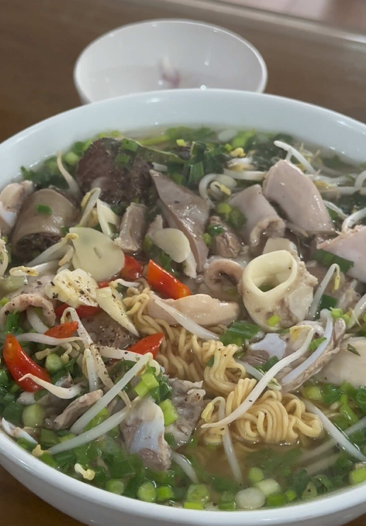 A ăn mỳ tôm lòng lợn 🫣🫣#xuhuong #monngonmoingay #foodreview #trend 