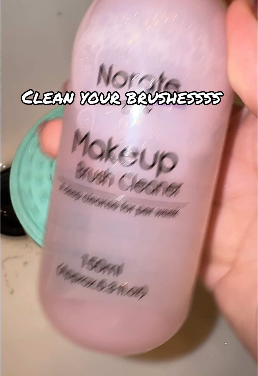 #makeupbrushcleaning #cleaningmymakeupbrushes #makeup #makeupbrushes #cleanyourmakeupbrushes 