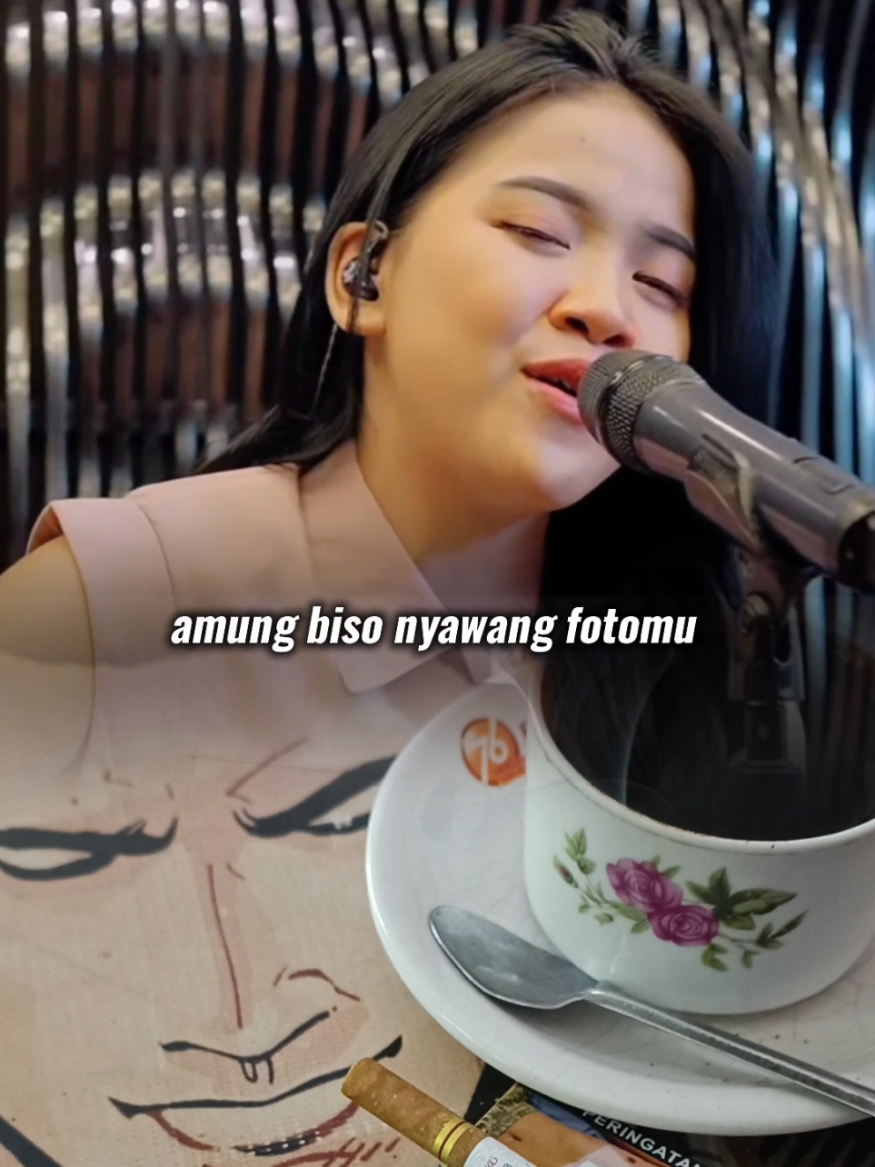 Amung biso nyawang fotomu #lintangati #liriklagu #liriklaguviral #laguviral #foryou #fyp #pppppppppppppppp #CapCut 