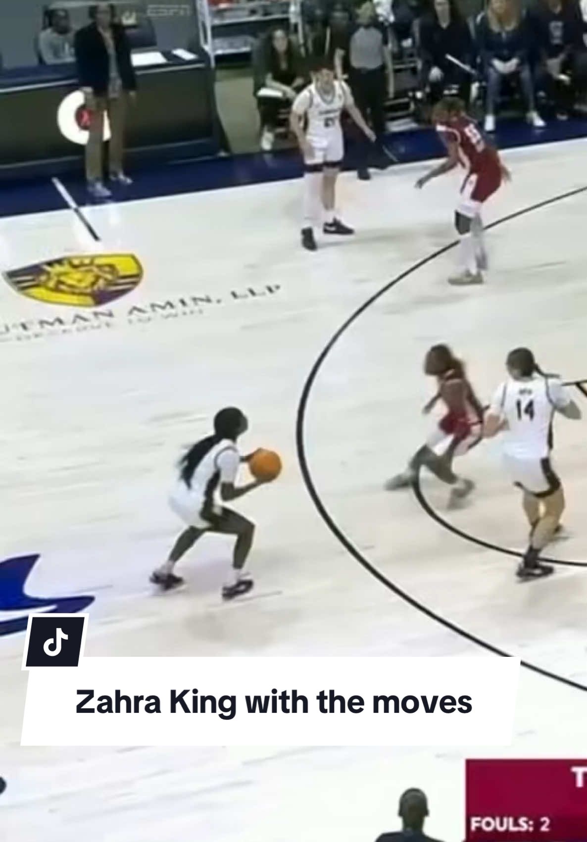 Inner Kyrie Irving Channeled✅ The behind-the-back, through-the-legs combo by Zahra King is just too smooth. @CALWBBALL | @CalAthletics | #PerfectlyBerkeley