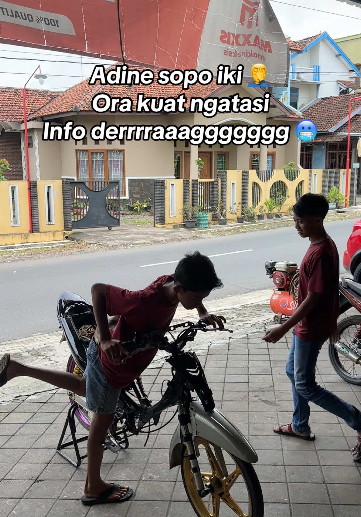 Tulung mas e di tag 🤦‍♂️ Ora kuat ngatasi bakule #febriban #terusmengudara #pusatbanmotor #tokobankudus #kudus24jam 