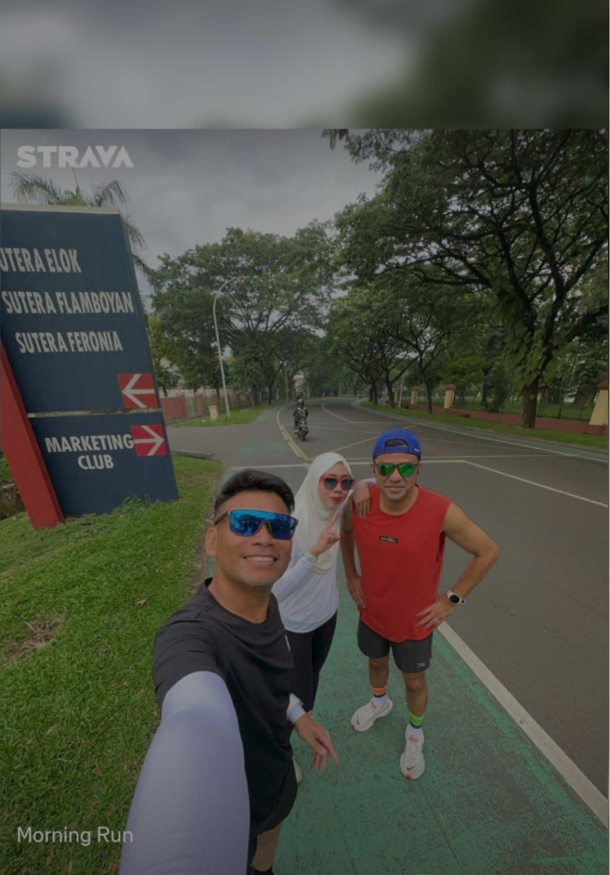 Morning run with love ❤️💥 tipis tipis 🤣🙏🏻 #morningrun #Running #hoteltentrem #hoteltentremalamsutra #hoteltentremjakarta #hoteltentremyogyakarta #hoteltentremsemarang #runningfriend #runclothing #runningshoes #runlifestyle #mood #nike #asics #runfashion #alsut #alsutloop #dailylife #morning #satisfyrunning #tangerang #black #white #alsutloopgrapher #alamsutra #fyp 