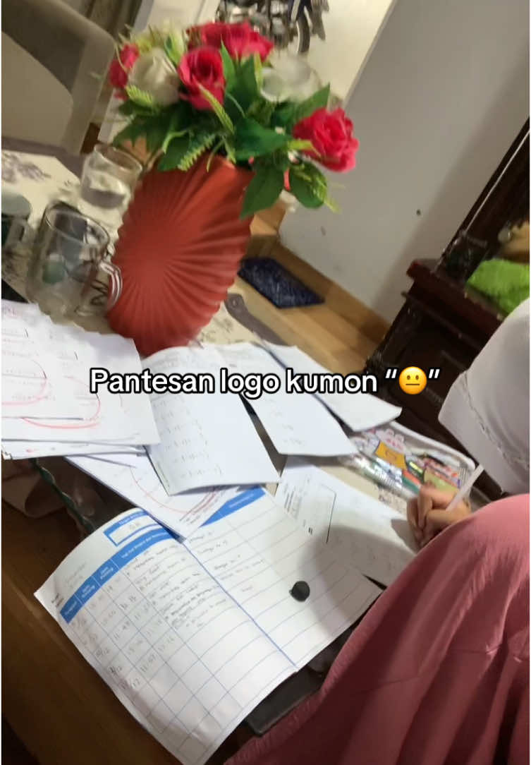 Senyumnya yang lagi ngerjain pun sangat ikhlas😍😇🤣 #kumon #anakkumon #kumonkids #kumonindonesia #fypシ #fypシ #fyp #math #maths #mathematics #matematika #matematikamudah #matematikasimple #matematikadasar #matematikaasyik #matematikadasar 