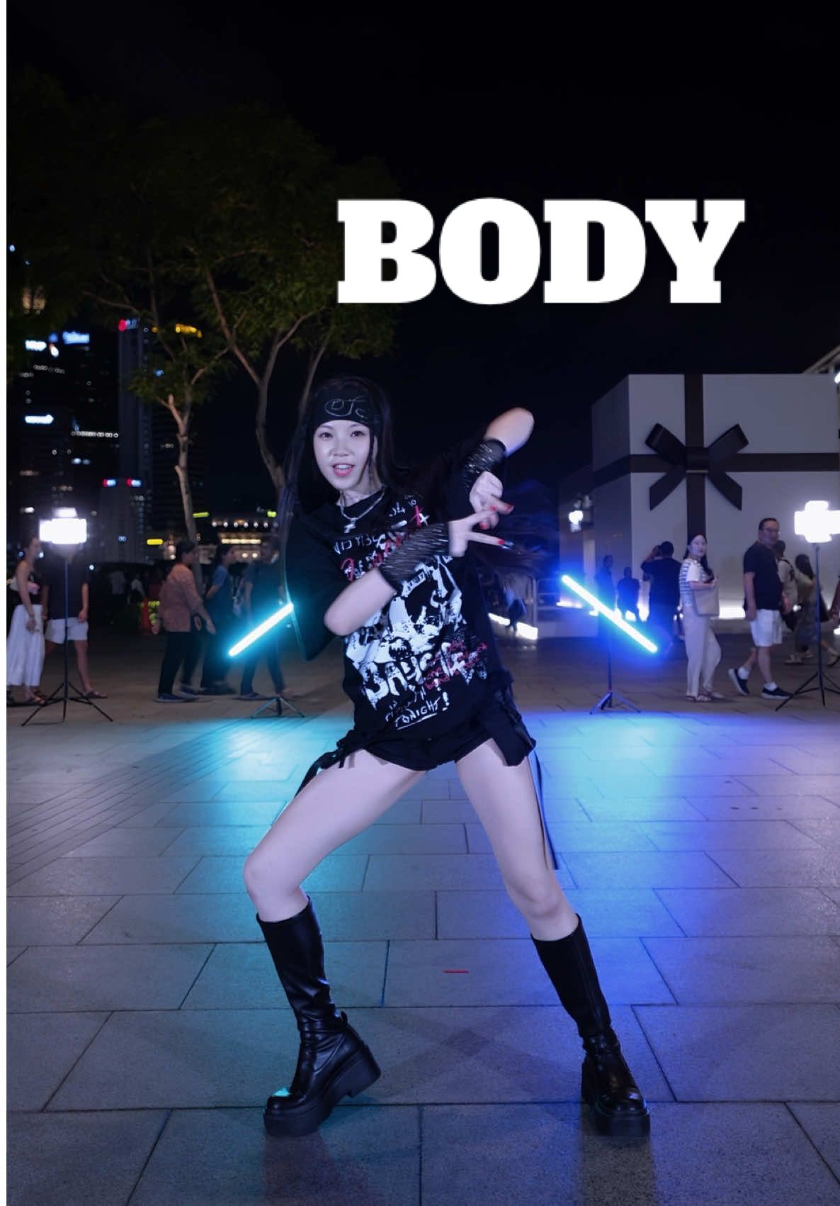 Body Meovv Kpop in Public ~ this tune has been replaying in my mind ✨ what is your current favourite kpop song? 🎧  #kpopinpublic #singapore #meovv #body #malaysia 