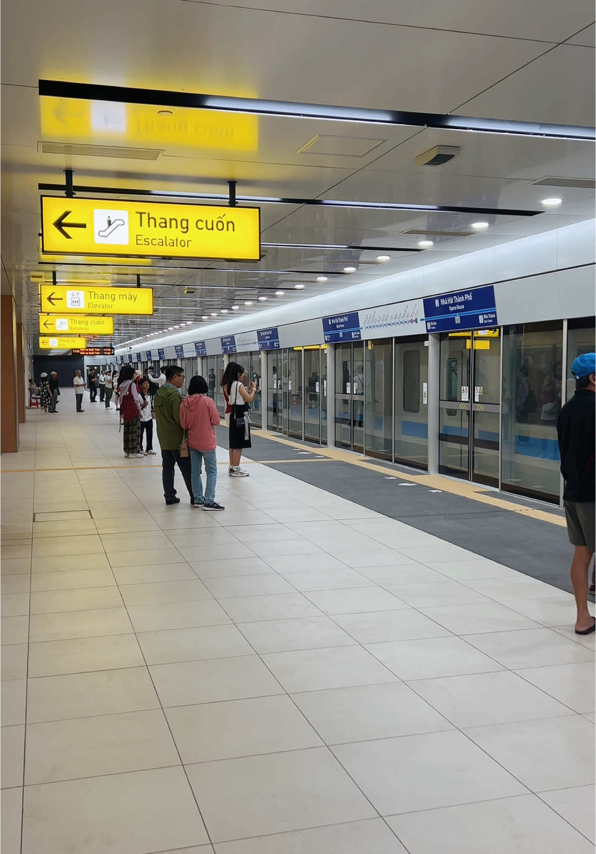 Khám phá Metro tại Ga Metro Nhà Hát Thành Phố. #metro #metrosaigon #ganhahatthanhpho #tphochiminh #hochiminhcity #vietnam #vietnamtoiyeu #vietnamhomnay 