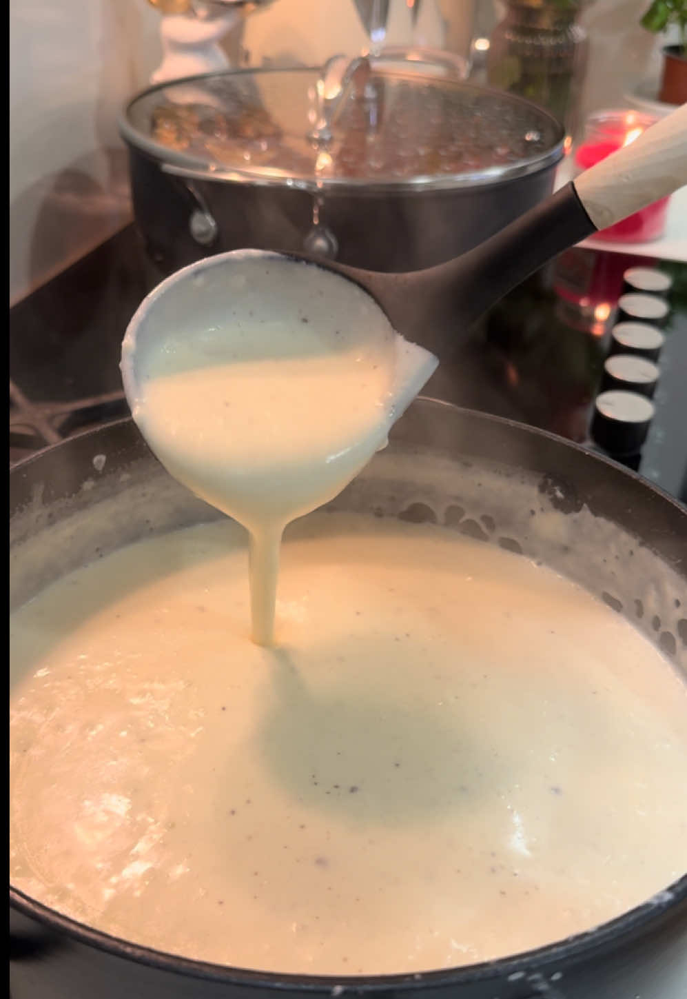 Béchamel Sauce 🤍 بشاميل  Ingredients: 81g unsalted butter 🧈  81g all-purpose flour  1.5 litre whole milk,room temperature  250 ml thickened cream  Salt to taste  1/4 tsp Freshly grated nutmeg. المكونات : ٨١ غرام زبدة غير مملحة  ٨١ غرام طحين متعدد الاستعمال  1.5 لتر حليب كامل الدسم بدرجة حرارةالغرفة ٢٥٠ مل كريمة طبخ  ملح حسب الذوق  ١/٤ ملعقة صغيرة جوزة الطيب #cook#yum#delicious#follow#like#lovefood#eat#bechamel#pasta#instafoodie#foodstagram