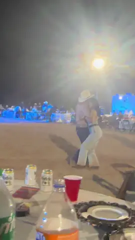 w my hunni 🤎                                                           #bailando #asisebaila #asisebailaenelrancho😍🌵 #bodamexicana #boda #bailesenelrancho🔥🌵 #bandaenvivo #wrangler 
