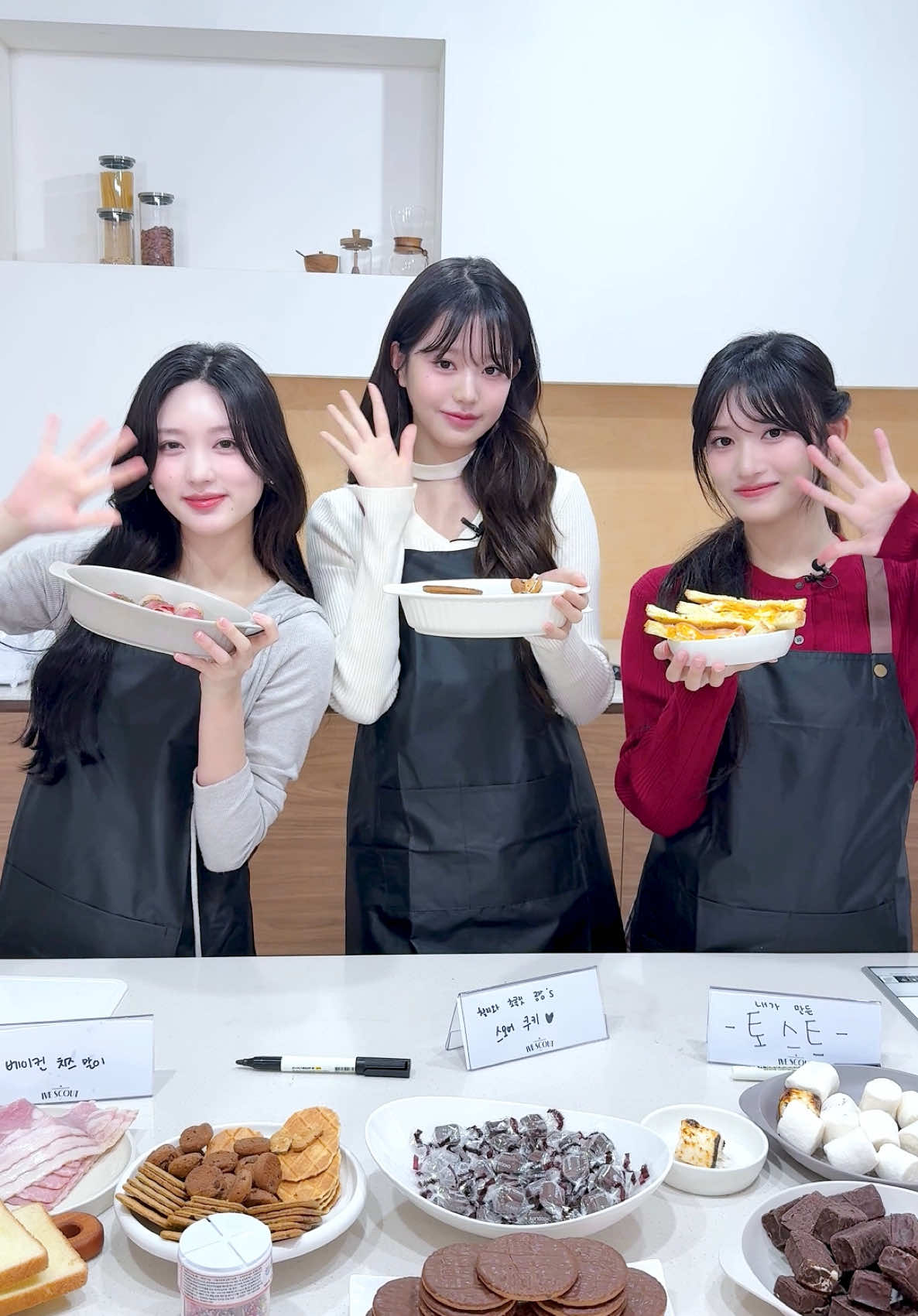 IVE camping cooking 🥓🍪🥪 #IVE #아이브 #アイヴ #GAEUL #가을 #ガウル #JANGWONYOUNG #장원영 #ジャンウォニョン #ウォニョン #LEESEO #이서 #イソ