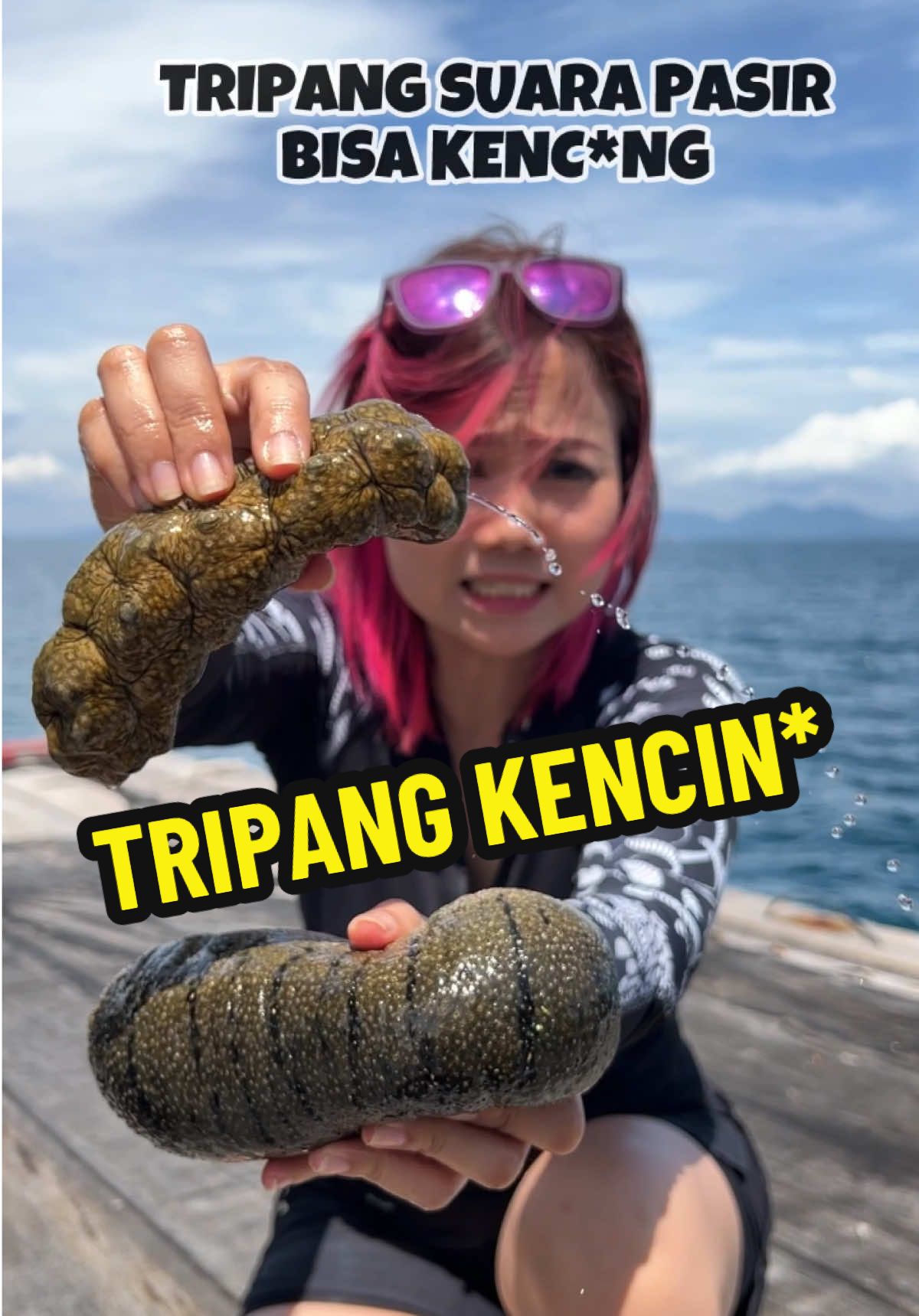 Tripang ternyata bisa kencin* juga ya…ada yg udah pernh nyoba makan tripang ? #longersvideos #serunyaliburan #serunyakuliner #garagaragina #lampung #pahawangislandlampung 