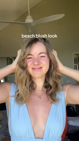 minus the sun 👀 use any pink lipstick & carry in your purse! Wear sunscreen pls ☀️💄#Summer #australia #sunsafe 