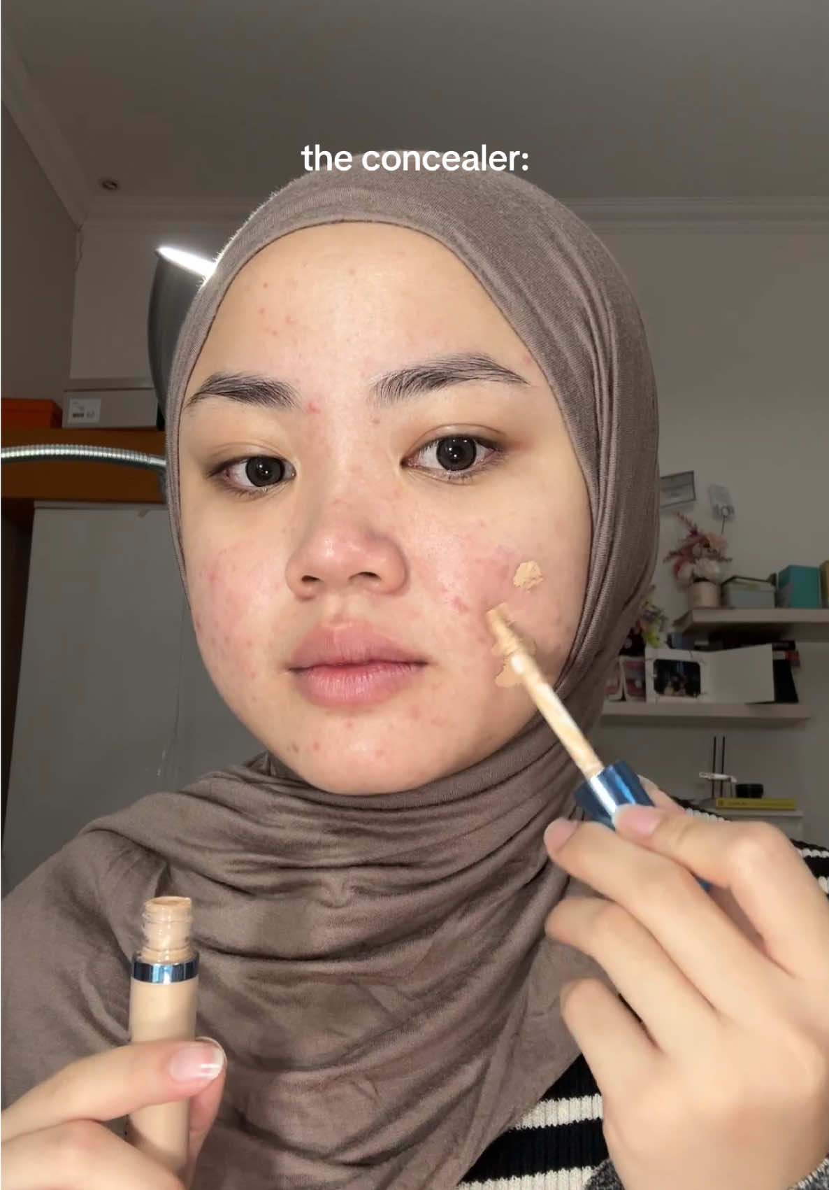 concealer yg biru ini menurut aku gak se thick cushionnya tapi coveragenya gak kalah sama cushion birunya. Kalo mau daily make up yang full coverage, bisa coba concealer skintific inii #makeup 