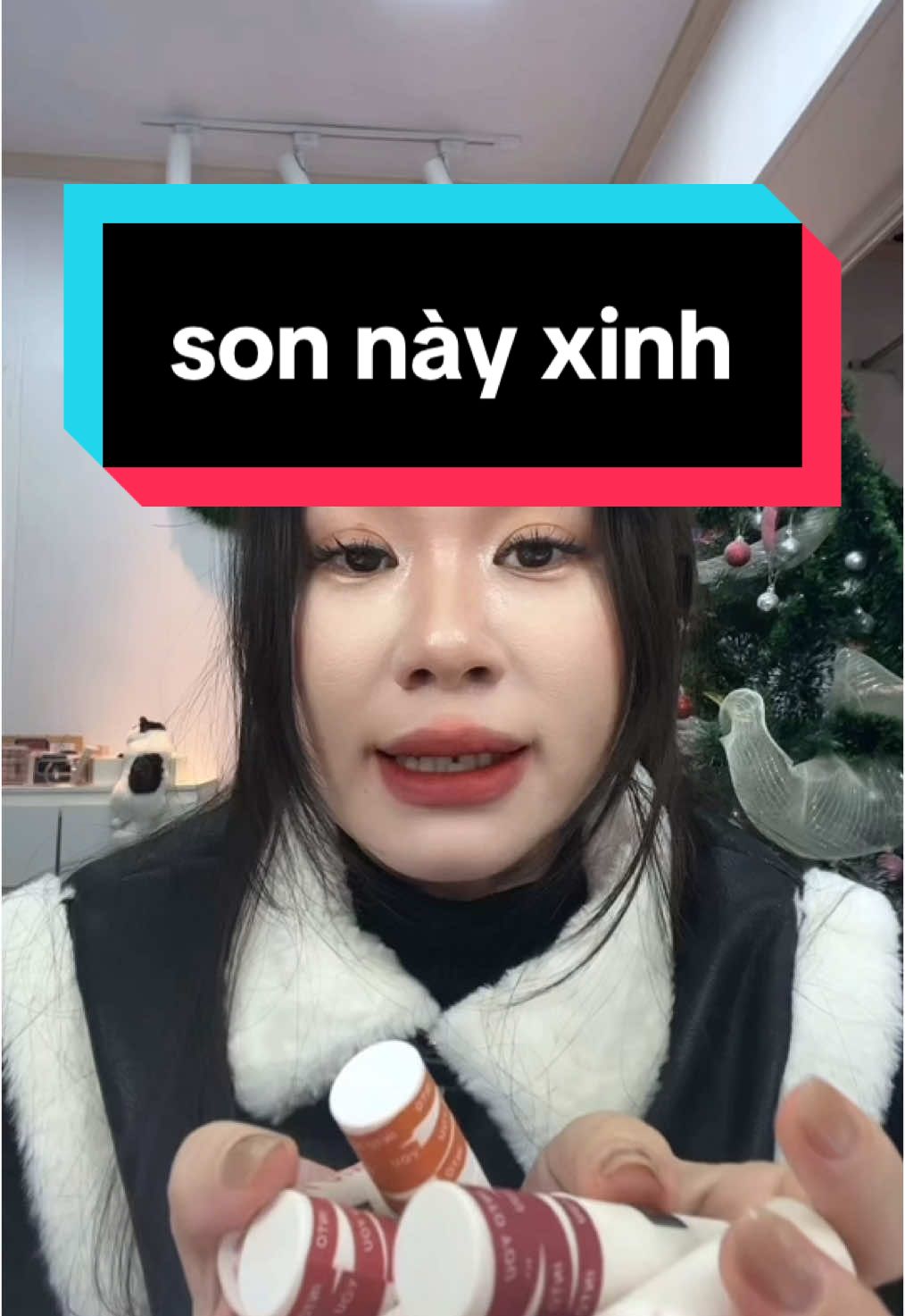 Nói đến son bùn là đầu t sẽ gọi tên ngay quả intoyou này, quá viral #dangquynhlam #swatchson #sonbun #tet #makeup #BeautyTok #reviewlamdep 