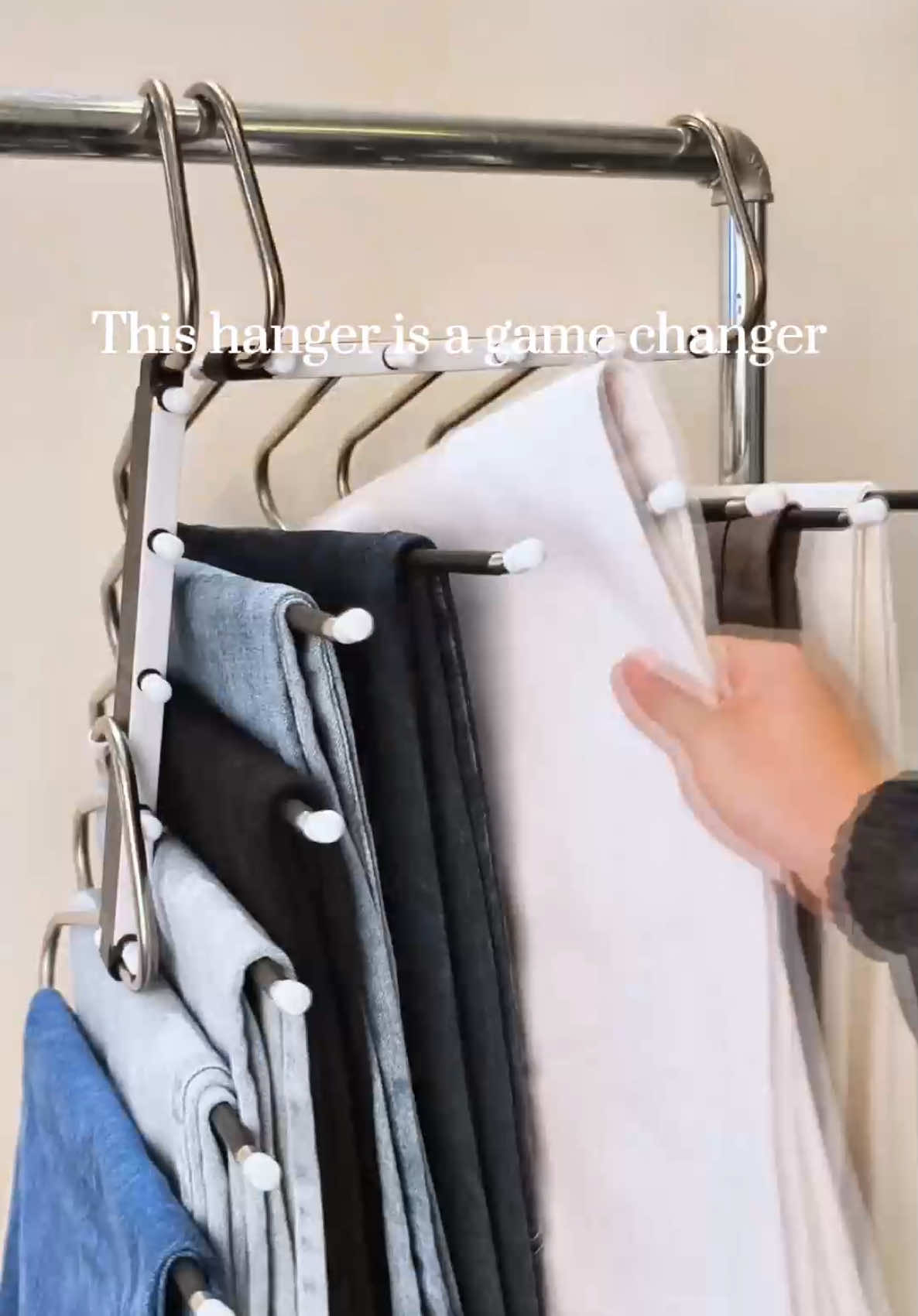 Can’t wait to organize my messy closet with these amazing pants hangers😍🖤👇👖#foryou #fyp #foryoupage #shopvideocarnival #tiktokshopyearendsale #pants #hanger #organizer #clothesorganization #closettour #wardrobeessential