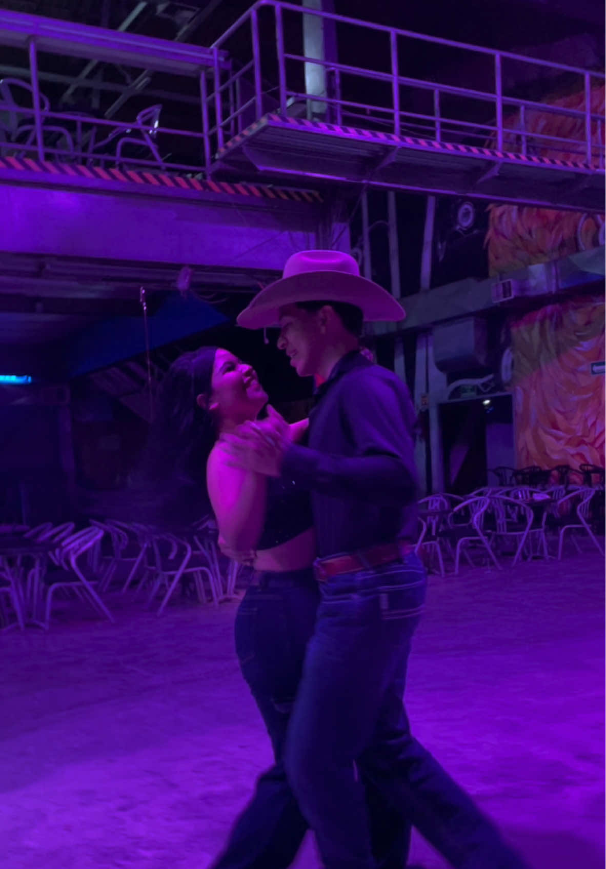 Me siento en las nubes cuando tu me besas🫀@El Recuerdo Norte Oficial @Eduarmercado🪶🐝 #vide #nuevo #explorepage #paratii #pyfツ #outfit #famos #explore #videos #coahuila #bailando #baile #niña 