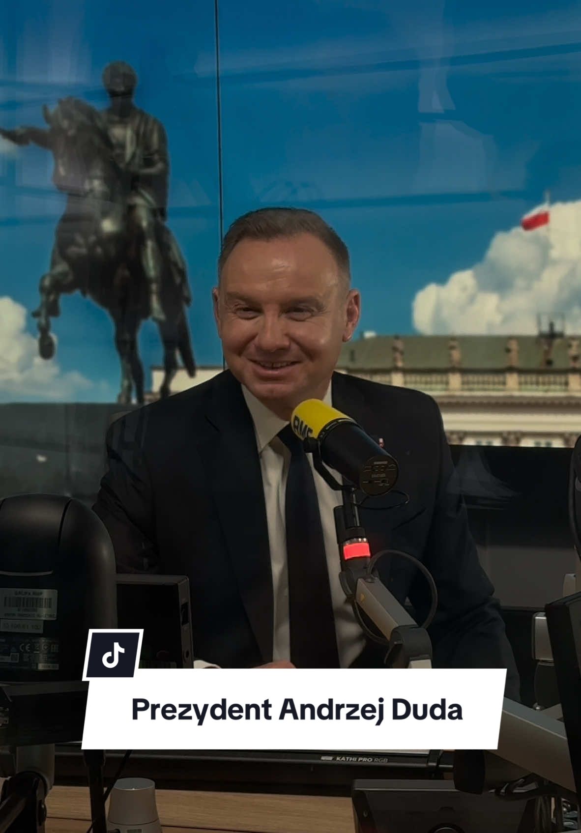 @Andrzej Duda w RMF FM 💛 Zdradził, że czasem pomaga lepić pierogi 🙌🏽  #prezydent #polska #pierogi 