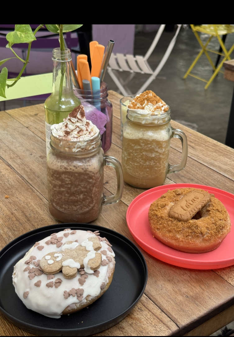 Tarde de dibujitos navideños con mi amor🥰@Nayib Benítez  . . . . . . . . #couple #dateidea #dates #cafeteria #dondeirgdl #dondeir #planes #gdl #fypp 