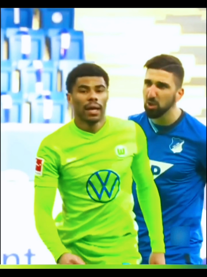 🥶🥶 #tackle #wolfsburg #footballedit #الجزائر_تونس_المغرب #الشعب_الصيني_ماله_حل😂😂 #fyp #كرة_قدم #الجزائر #edits #viralvideotiktok #الجزائر #amoura #عمورة #defending 