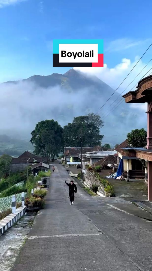 lari larian with view merapi 🍃 . . . #aestheticvibes #mettosmile #fyp @Wonderful Indonesia @Pesona Indonesia @wans🫧🫧 @malieqmaul13 