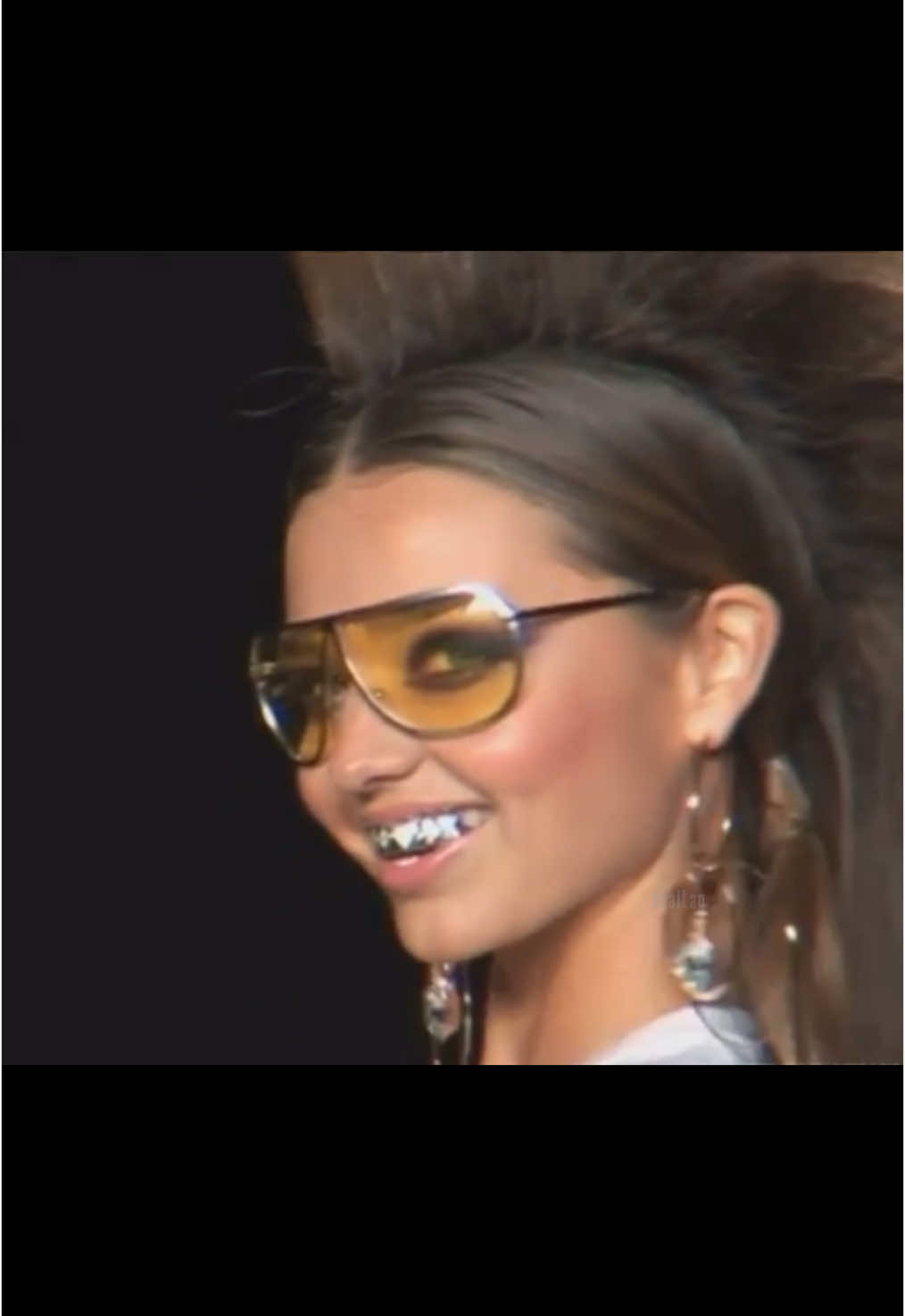 model wearing grillz at the 2007 babyphat spring show #grillz #babyphat #2007 #s07 #model #mirandakerr #fashion #fyppp 