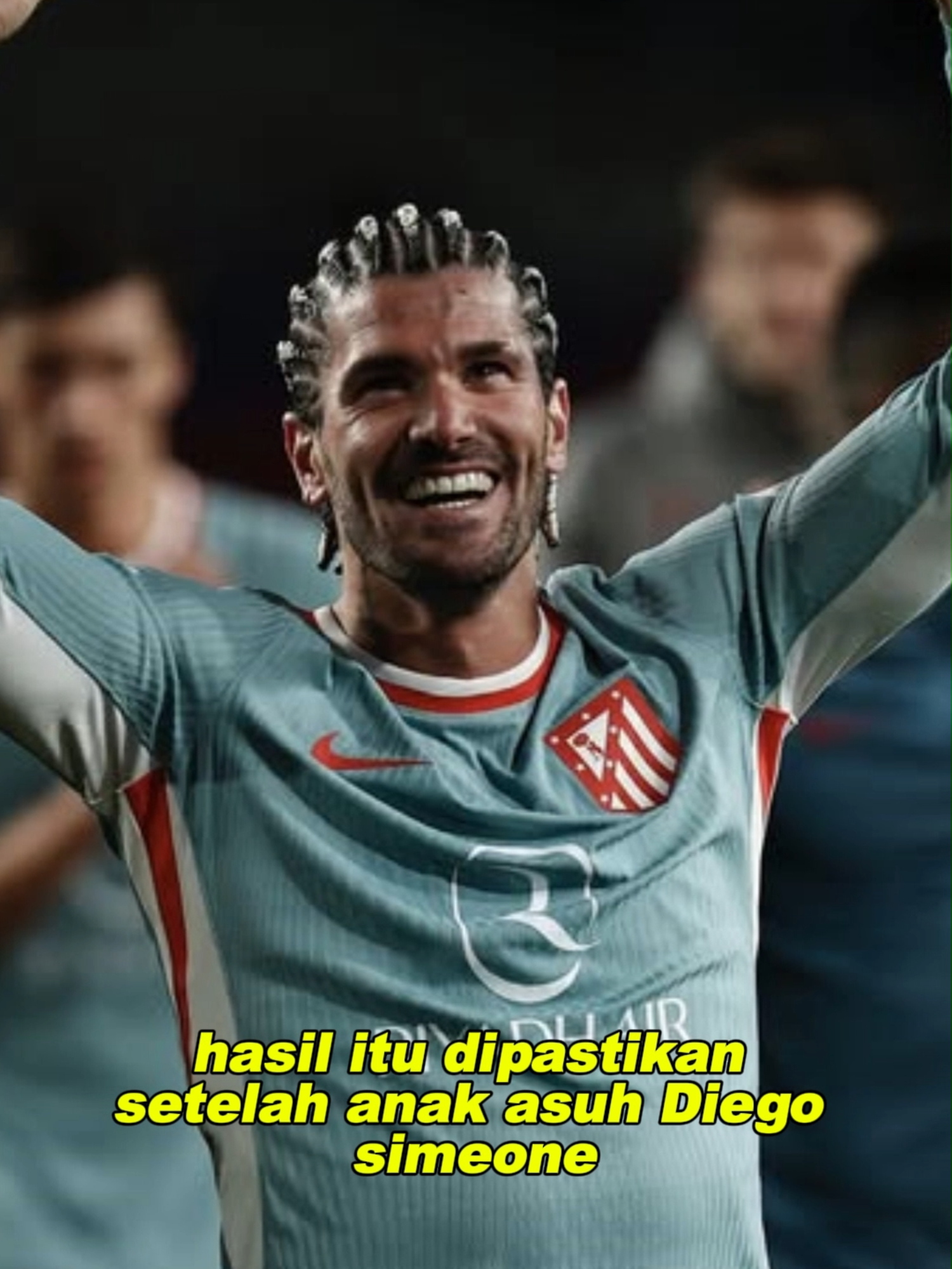 Atletico Madrid puncaki La Liga! 🔴⚪ Kemenangan atas Barcelona membuat anak asuh Diego Simeone unggul 1 poin dari Real Madrid, yang juga menang 4-2 atas Sevilla. Selanjutnya, liga libur hingga 11 Januari 2025! 🌟⚽