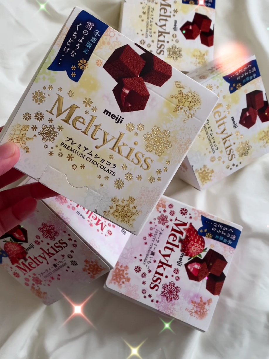 Meiji Melty Kiss ပြန်ဝင်ပါပီ 💥 Premium Chocolate Assorted Flavors | 19500K 3 Flavors (Premium Chocolate, Fruity Stawberry, Matcha ) Winter Season မှာသာ ထုတ်လုပ်တဲ့ Meiji ရဲ့ melty kiss အရသာသစ် ဒီဇိုင်းသစ်လေးတွေ ရောက်ရှိလာပါပီနော်။  Meiji က ထုတ်လိုက်တာဆို မင်မင့်အတွက်တော့ တခါမှ ရိုးမသွား၊ စိတ်လုံးဝ မပျက်စေရတဲ့ အမျိုးအစားတွေပါပဲ။ 💯 ဒီတခါမှာလဲ Melty kiss ဆိုတဲ့ နာမည်လေးနဲ့လိုက်ဖက်အောင် ချောကလက်အရသာလေးက လျှာဖျားလေးပေါ်ရောက်တာနဲ့ အရည်ပျော်ဝင်သွားပီး၊ အထဲက အသီးအနှစ်အရသာလေးတွေ ထွက်လာတာမို့ ချောကလက်နဲ့အသီးအရသာ လိုက်ဖက်ညီစွာ ပျော်ဝင်မှုတွေကို အဆိမ့်ဆိမ့်နဲ့ကို ခံစားရမှာပါ။ အကိုက်တိုင်းကို ကြည်နူးနေပါလိမ့်မယ်။ တခုချင်းစီထုတ်ပိုးထာမို့ စားရသူများ လက်မပေ၊ တစ်ရှူးမလိုလို့ လမ်းပေါ်မှာပဲစားစား ဘယ်မှာစားစား စိတ်ချမ်း‌သာစေပါတယ်နော်။ အကောင်းဆုံးလေးတွေကို အချစ်ဆုံးလေးတွေ စားရဖို့ အစဉ် ကြိုးစားနေပါတယ် 😍😍😍 🇯🇵Authentic guarantee - 100%  🇯🇵Directly from Japan -All products are  directly from Japan 🇯🇵 Made in Japan CoCo_Mommy's Little ☎️09964337347 💜Viber~09964337347 💙Telegram~https://t.me/cocomommylittle #cocomommylittle #meltykiss #premiumchocolate