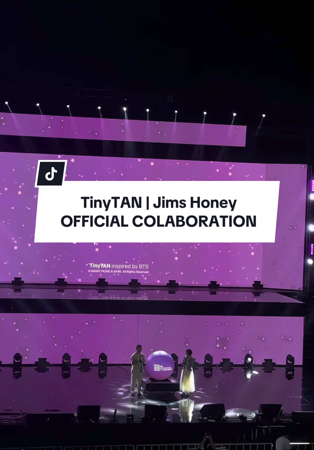 💜TinyTAN | Jims Honey💜 Finally Jims Honey officially launching kolaborasi keren bareng TinyTAN, salah satu ikon super kiyowo yang bikin para penggemarnya makin jatuh cinta! 💜💜💜 Kali ini, Jims Honey ngeluarin tas dan dompet dengan desain imut khas TinyTAN, yang pastinya nggak cuma stylish tapi juga super unik.  Buat kamu para pecinta TinyTAN, ini wajib banget jadi koleksi, dijamin bakal bikin penampilan makin kece dan makin gemesin! 💜✨ #JimsHoney #ICarryJH #JHLadies #JimsHoneyAnniversary #celebration #jimshoney10thanniversary #redefineyourexcellence #JimsHoneyCollaboration #TinyTANJimsHoney