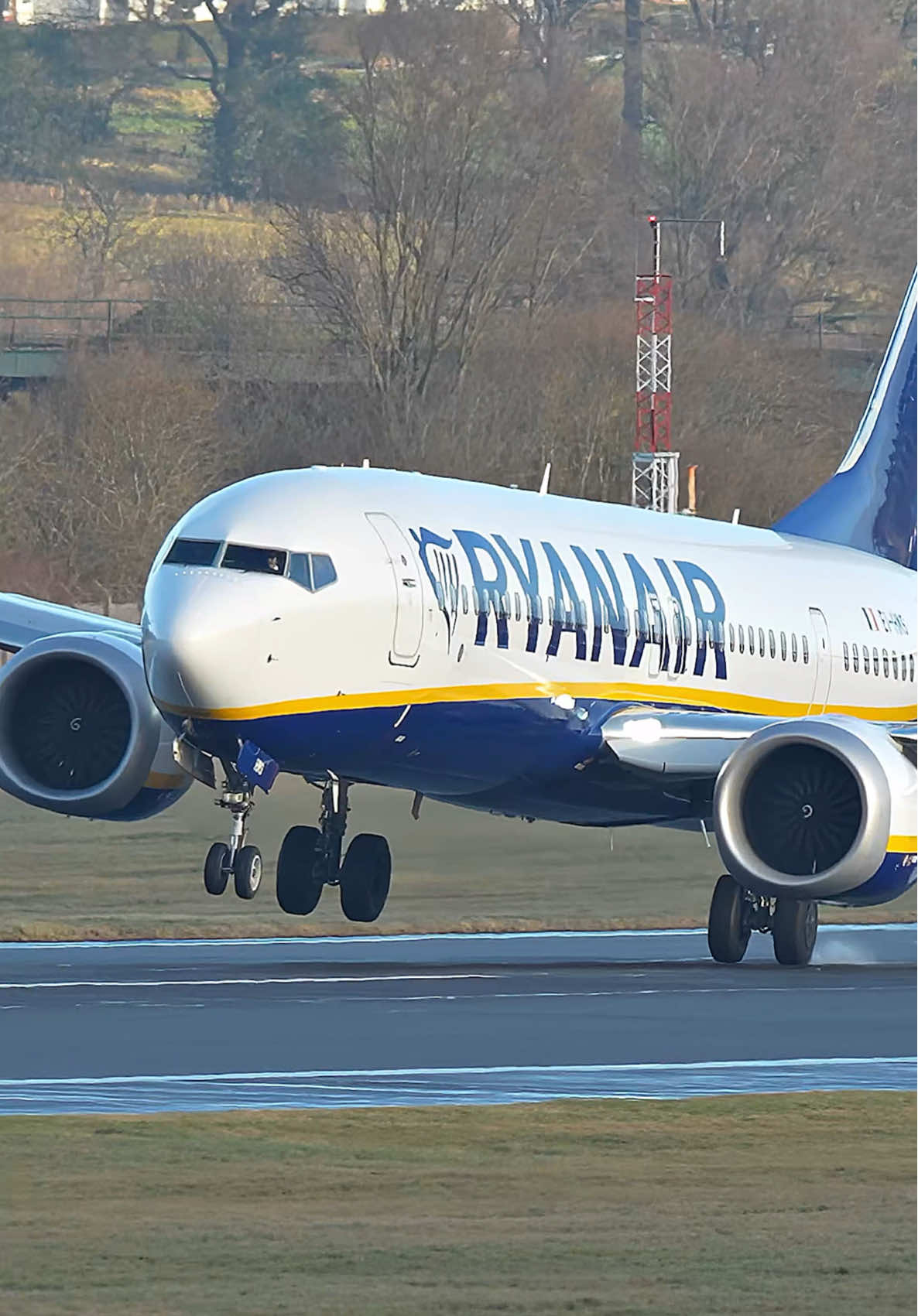 @Ryanair go-around due to high winds! #boeing #fyp #foryoupagе 