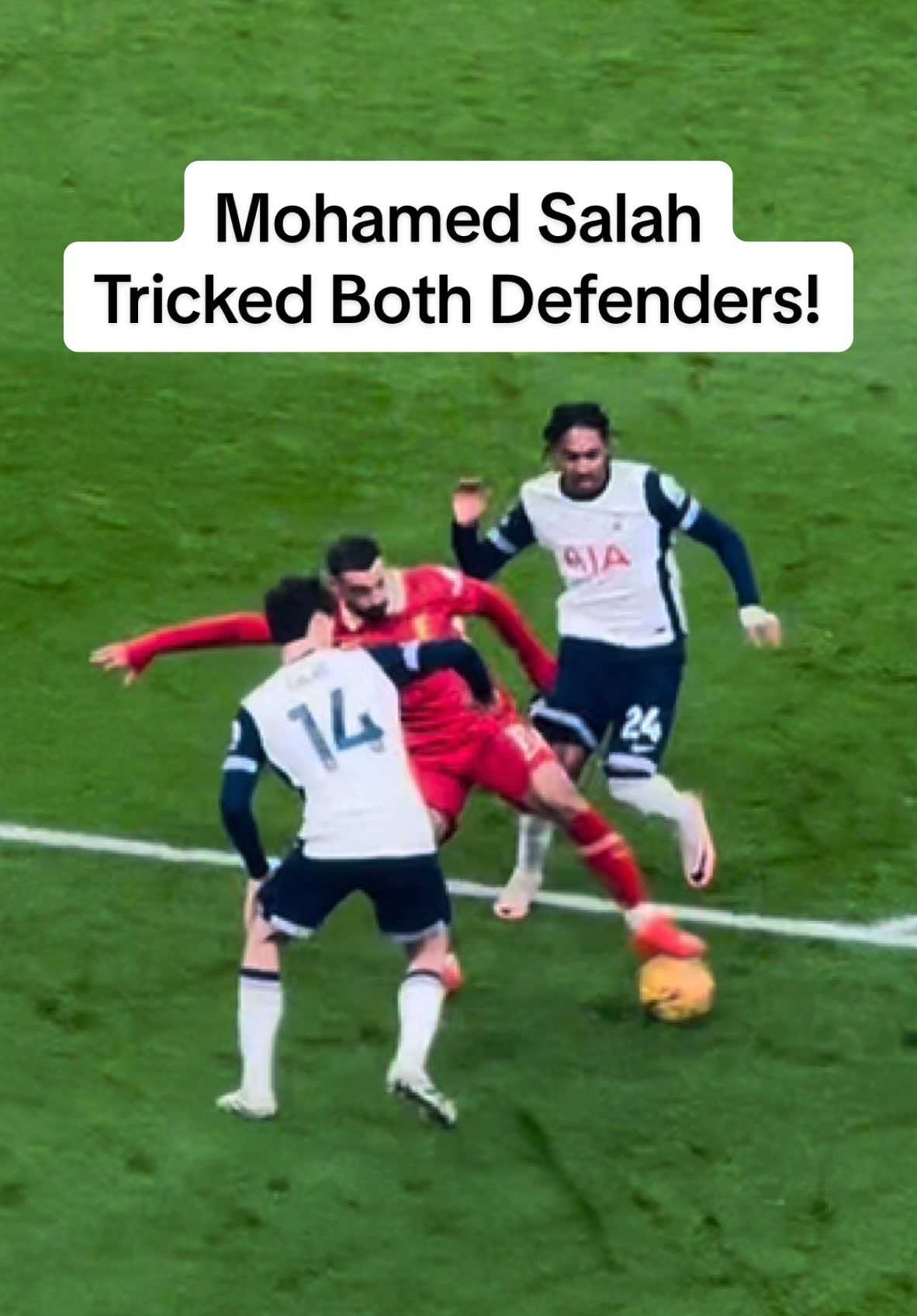 Is he one of the most skillful players in the world?🌍🤔 #PremierLeague #LiverpoolFC #MoSalah #MohamedSalah #Liverpool #Spurs #Football #Skills 