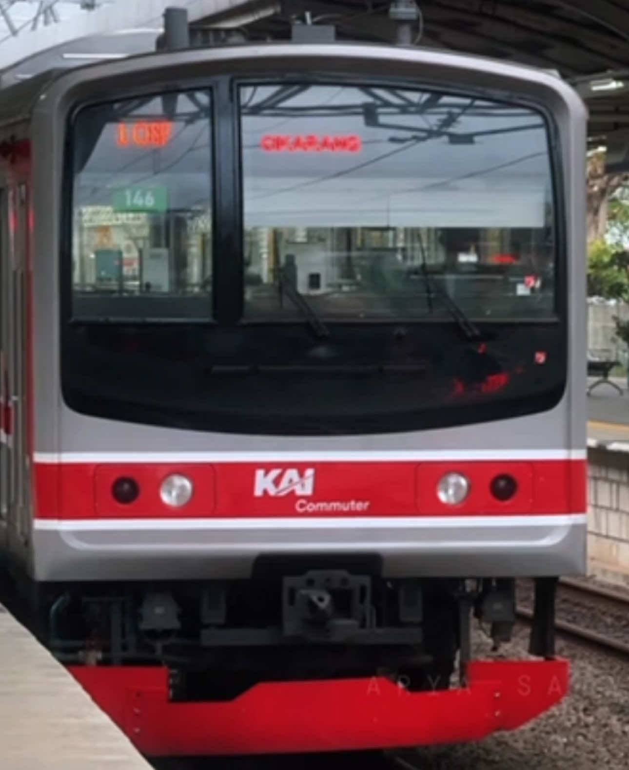 Kyoto?, nah Jabodetabek || #keretaapiindonesia #fyp #kai121 #railfansindonesia #comuterlinejabodetabek 