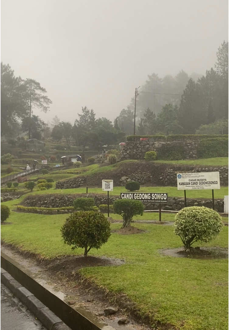 gedong songo with kabut+gerimis tetep cantik🫶🏻 #gedongsongo #candigedongsongo #wisatasemarang #semarangexplore 