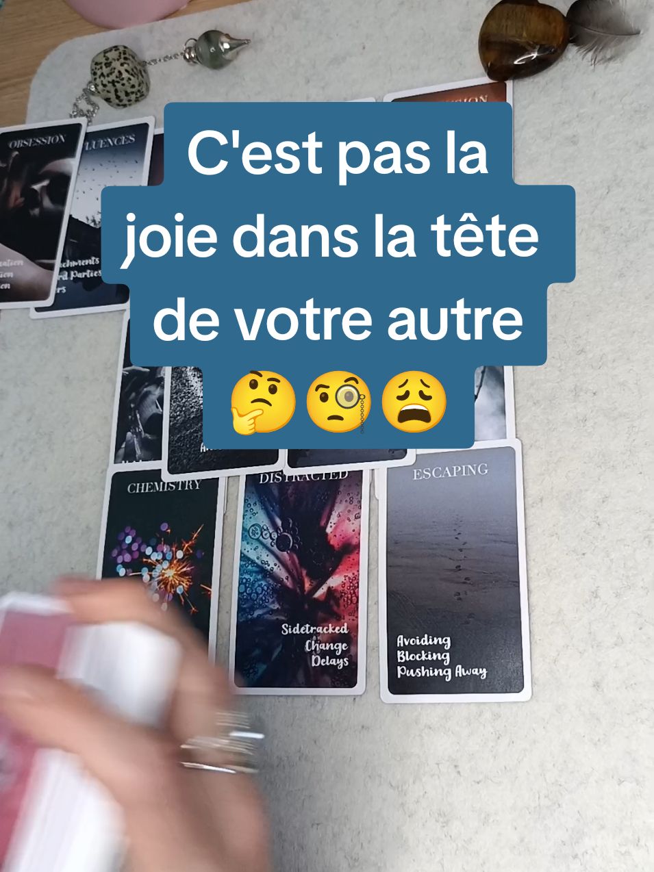 Ça cogite et ça observe 😅 Gros travail d'introspection  en cours... #tarot #amour #tiragedecarte #tiragesentimental 