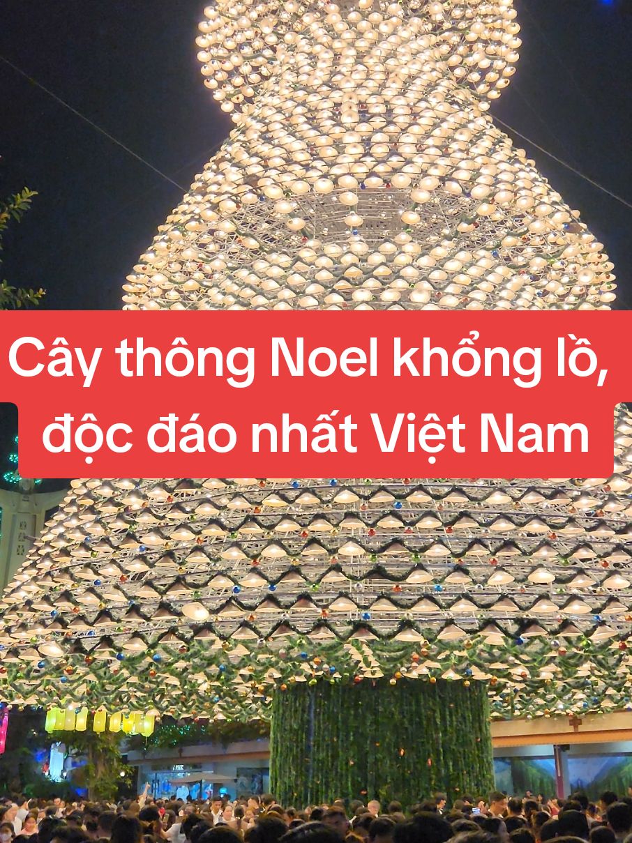 Cây thông Noel khổng lồ, độc đáo nhất Việt Nam #nhathoha #caythongno #caythongnonla #trending #shortsviral #nicknguyen #giangsinh2024