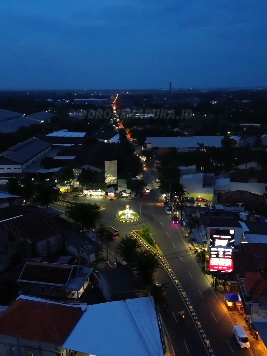 Vibes Waktu Maghrib Taman Asem Manis kota Pamekasan. #dronevideo #vibes  #pamekasan #fyppppppppppppppppppppppp 