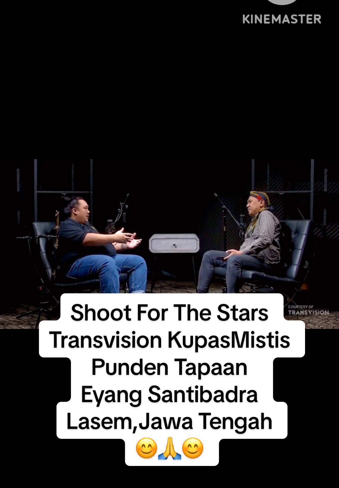 Shoot For The Stars 😊🙏😊 “Mohon jangan di skip sobat,di akhir Video saya sertakan juga pohon keluarga leluhur Eyang Santibadra sampai anak-anaknya.dan sebenarnya kalo mau dikembangkan masih besar lagi pohon keluarganya.bahkan tokoh-tokoh terkait sekalipun masih banyak yang belum saya sertakan di pohon keluarga tersebut.ALA KADAR DULU YEE SOBAT”😆🙏😆 “Mohon maaf sebelumnya,saya tidak bermaksud untuk Mencina-cinakan Nusantara,n mohon maaf juga jika ada ucapan dan logat bicara saya yang agak nyeleneh” “Betul saya keturunan Tiongkok tetapi tubuh saya terbentuk dari tanah Nusantara” “Marga n hal-hal keleluhuran merupakan hal sakral bagi saya.Ijin saya ungkap ke publik bukan untuk jualan trah/nasab demi nasib,ini saya lakukan tiada lain tiada bukan hanya untuk menangkal narasi-narasi pecah belah yang sedang digaungkan oleh oknum2 tidak bertanggung jawab saja yang diduga sedang mencoba untuk memecah belah bangsa” “Ini adalah sebuah Bab yang hilang di Nusantara yang hendak saya share kepada kalian” “Betul dan saya tidak menampik bahwa ada kedekatan,keterkaitan n keterikatan emosional antara Tiongkok n Nusantara.Tetapi tetaplah kedepankan Kenusantaraan,jaga keseimbangan,toleransi,keharmonisan,n persatuan” “Saya tetap menghargai dan menghormati tokoh-tokoh Nusantara berkualitas mulia dan luhur lainnya” “Ajaran Badra itu sudah ada sebelum Eyang Santibadra.Di Nusantara sekalipun banyak tokoh-tokoh sebelum eyang Santibadra yang sudah bergelar-berkualitas luhur Badra.Secara esensi,ajaran Badra adalah ajaran Buddha/Buddhi/Budi Dharma (Lebih menitik beratkan kepada kualitas KEOTENTIKAN,welas asih,mulia n luhur)” “Di jaman sekarangpun saya tetap berkomunikasi dengan baik dengan tokoh-tokoh bergelar-berkualitas luhur Badra” “Mengenai ajaran Buddha,bukan berarti harus berpatokan juga dengan Buddha Gautama (tetap saya hormat setinggi-tingginya kepada beliau,beliau merupakan salah satu guru agung dalam kehidupan saya).Tetapi ijin,ajaran (kualitas mulia) Buddha sudah ada sebelum Buddha Gautama” “Banyak tokoh-tokoh lain selain Buddha Gautama.Bahkan sebelum dan sesudahnya sekalipun ada.Karena Buddha itu bukan hanya sekedar gelar & status semata,Buddha merupakan kualitas mulia,agung,n luhur” “Bahkan di Nusantara,ada tokoh berkualitas Buddhi/Budi luhur n agung yaitu Eyang Semar Badranaya” “Eyang Santibadra salah satu tokoh Nusantara dengan kualitas mulia otentik,welas asih,harmonis,bijaksana n sang pemersatu.Selain ajaran badra,beliau juga berkontribusi dalam ajaran Shiva Buddha” “Eyang Santibadra memberikan kebebasan penuh untuk anak-anaknya dengan tidak harus memeluk ajaran sang ayah (penimbaan gelar sesuai SOP yg ada),beliau lebih mengedepankan esensi/kualitas mulia yaitu toleransi,keharmonisan,persatuan” “Sesuai dengan esensi kurikulum Ajaran Badra salah satunya yaitu perbedaan & perpisahan hanyalah ilusi semata” “Begitu sadar n bijaksananya Sunan Kalijaga untuk menggenapi pangeling pamungkas dari ayahnya (Eyang Santibadra) dan demi mempertahankan toleransi,keharmonisan,n persatuan,beliau mempersatukan semuanya dengan sebuah rumusan jenius yaitu KEJAWEN.Jadi KEJAWEN itu bukan berarti KEJAWA-JAWAAN/SEPERTI/MENYERUPAI  (seperti yang dikatakan oknum-oknum bebal n mabuk).Didalam paham kejawen terdapat sebuah esensi berkualitas mulia yaitu KENUSANTARAAN.Ini merupakan rumusan/paham yang jenius n bijaksana/berkesadaran” “FYI,masuknya Islam dan pergantian kepercayaan sebagian besar rakyat Majapahit ke ajaran Islam tidak dilandaskan paksaan” “Jika berkata oknum,oknum akan selalu ada disetiap bidang.Jangan masuk lagi ke jebakan batman yang ada.Tetap Eling lan Waspodo sobat” Doaku yg terbaik slalu beserta kalian n keluarga sobat Sehat dan sukses slalu  Semua mahkluk hidup berbahagia  Sadhu Sadhu Sadhu  😊🙏😊 #SatukanRasaSatukanJiwa #foundation #yayasan #BoemiSaudaraSabangsa #TjoengFoundation #MyHartFoundation #IstanaWongBento #FKPPAI  #Inti #IndonesiaTionghoa #PSTI