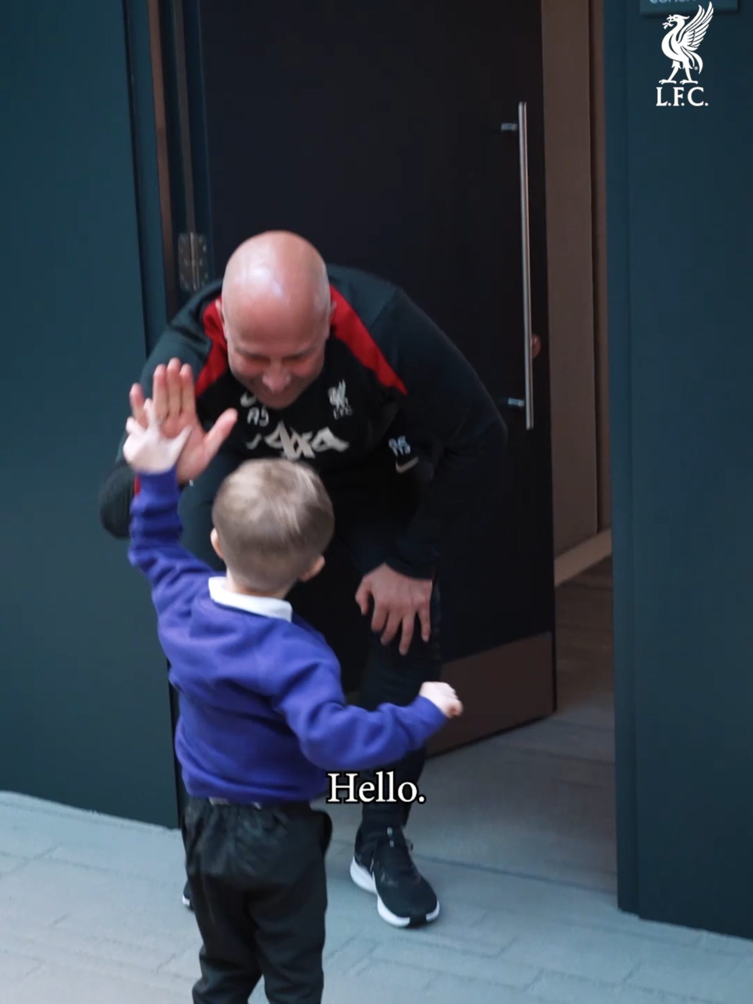 “Slotttt!” 👋🤣 When Isaac met Arne ♥️ #lfc