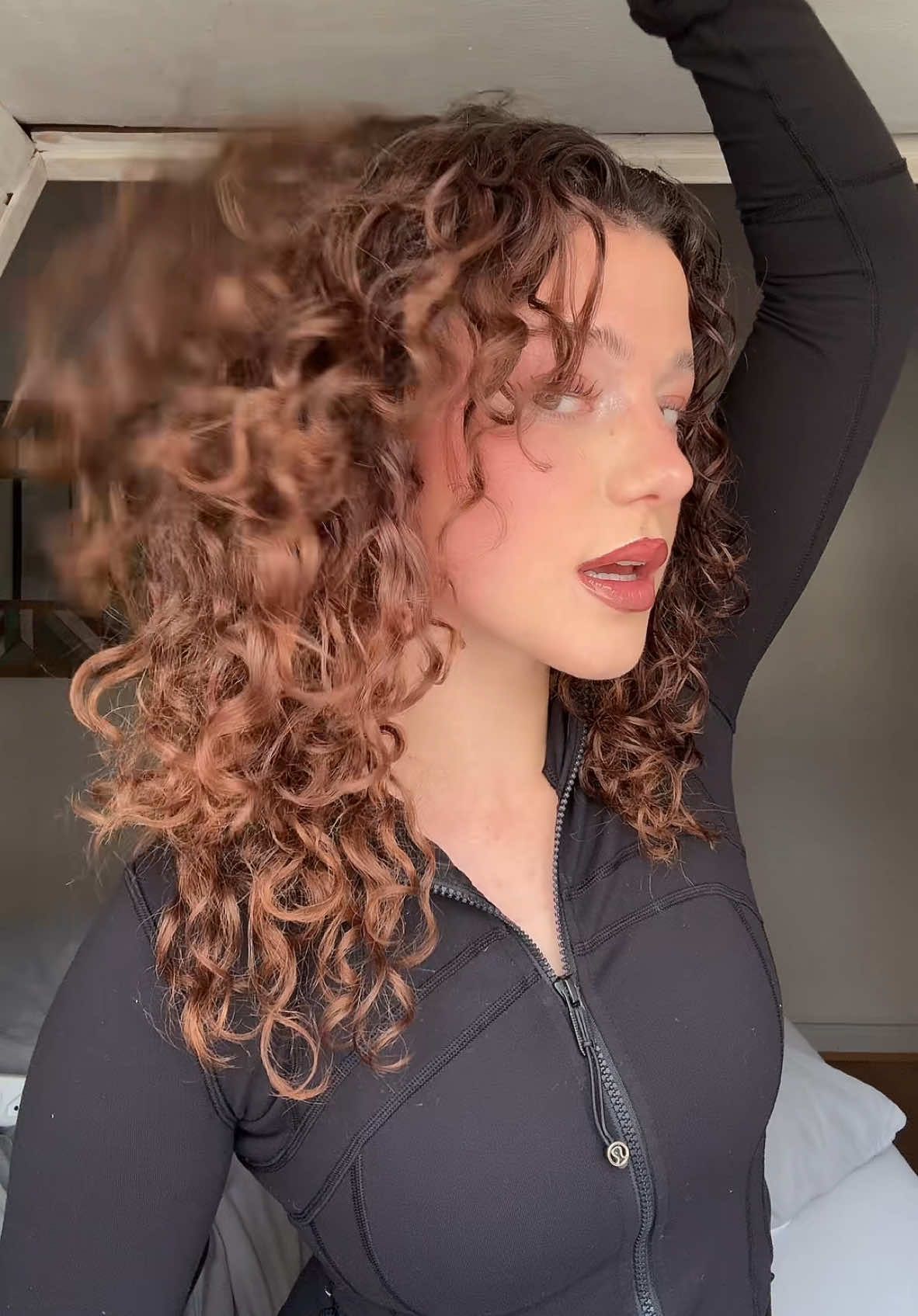 Die erste curly Hair Routine, die ich je hatte! Wie findet ihr’s? Produkte:  - got2be Lockmittel - Eco Argan Oil Gel #curlyhair #curlyhairroutine #lockenroutine #locken 