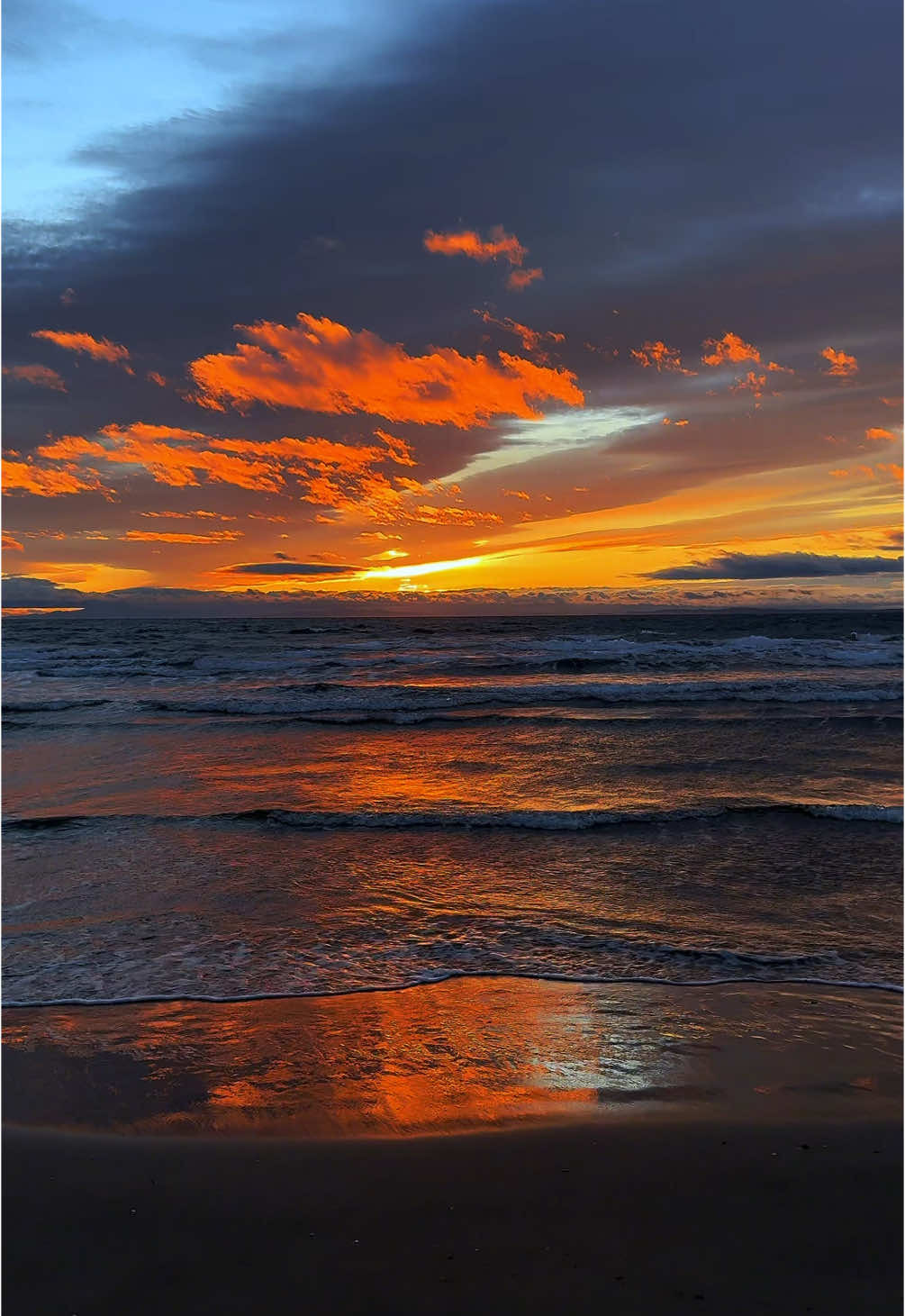 22 december 2024 ❄️ ✨ 05:07 PM 🌅 #sunset #beach #France 🇫🇷