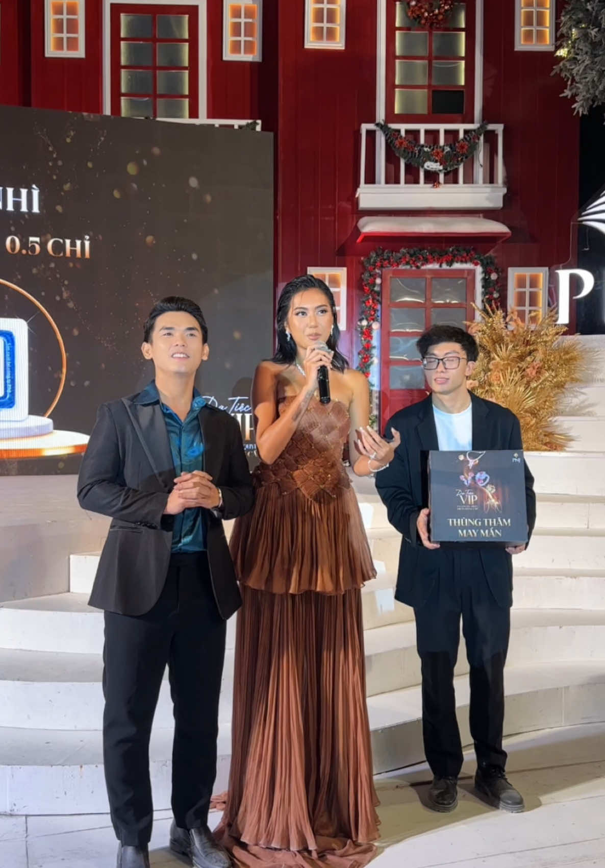 A glamorous evening at the VIP gala with PNJ Diamond Jewelry ✨  Miss Cosmo 2024, @TataJuliastrid ♾️ , graces the event, sharing joy and connecting with elegance and charm. 💎  #PNJ  #MissCosmo #KetutPermataJuliastrid #UniMedia #ImpactfulBeauty #TikTokGiaiTri #2024Moments 