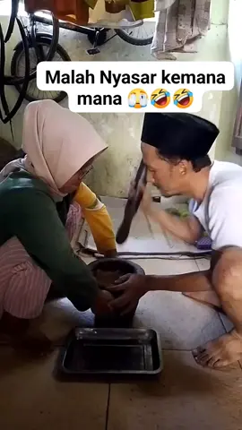 Meleng dikit kena #kocakabis #gokil #erpan #shitposting #unik #memelucu #fyp #viral #dagelan #lucu #lawak #memes #ketawa #ngakaksehat #ngakakkocak #belajarbuatkonten  #kontensimpellucu