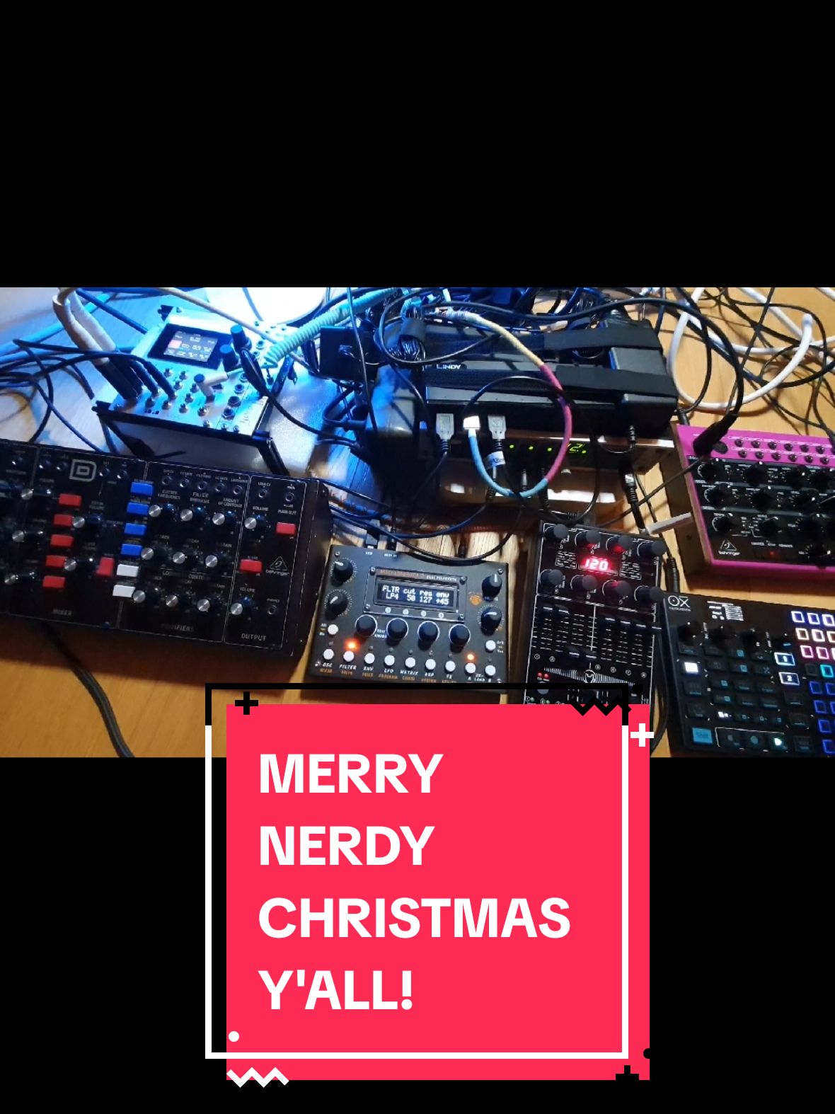 I wish you all a merry nerdy christmas. #techno #rave #christmas  #electronicmusic #synthesizer #ravetok #technotok #synthtok #dawless #eurorack #moog #behringer #roland 