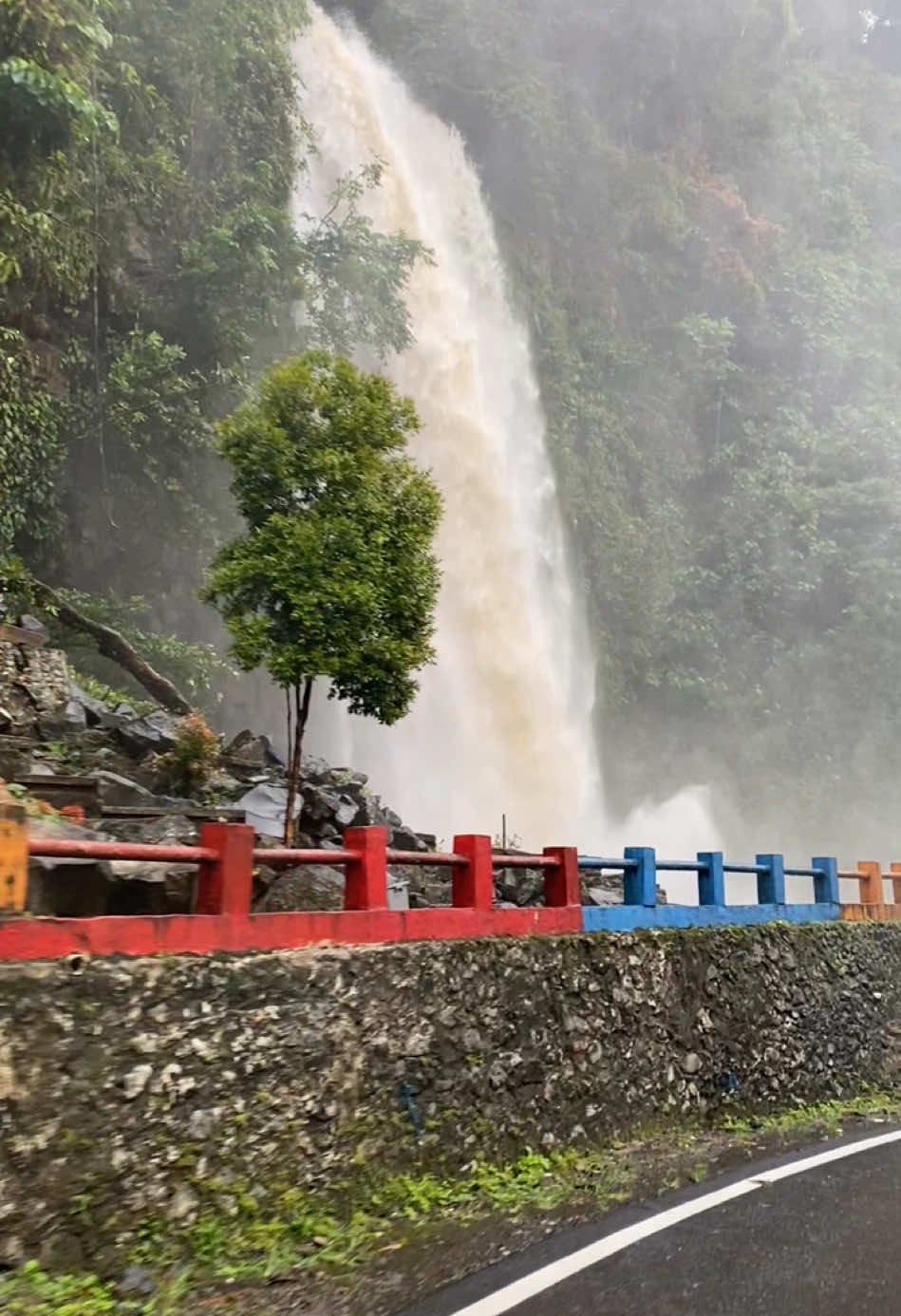 Air terjun lembah anai 😱 #lembahanai #sumbar #airterjunlembahanai #rayola 