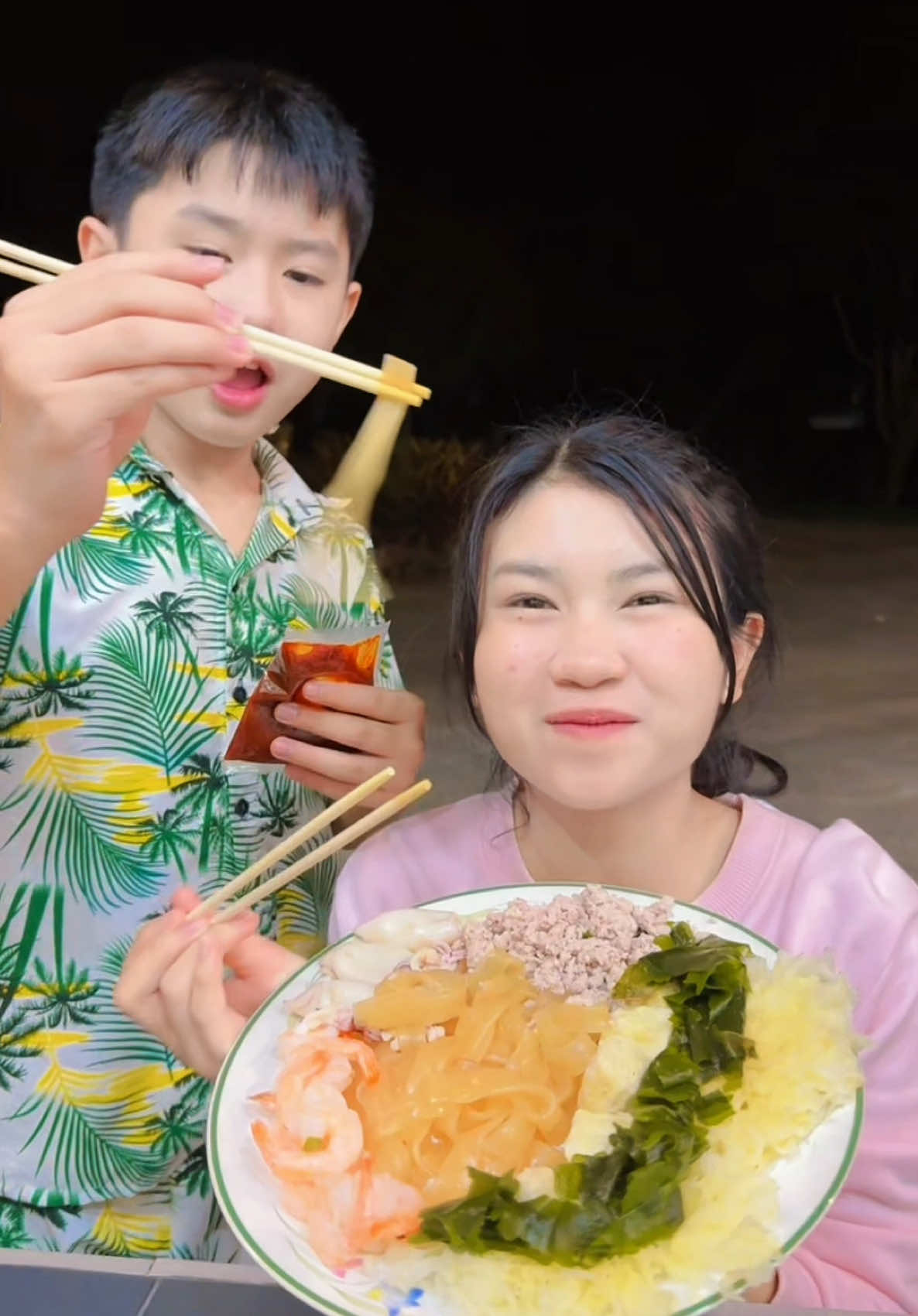 หิวตอนดึกต้องทำแบบนี้ #พายคอนเหลก #ก๋วยเตี๋ยวแห้งเส้นหนึบต้มยำ @พี่เสือมาแล้ว(3.7M)🐯 