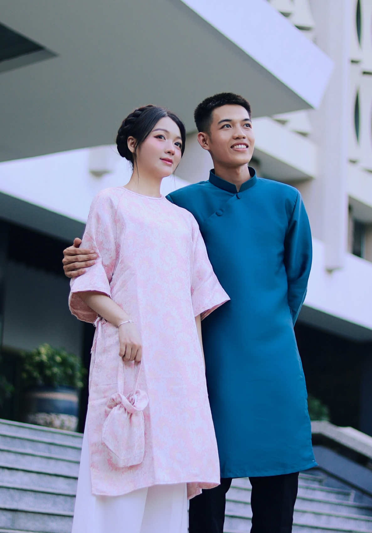 3h30 chụp và đây là ảnh lúc 5h30🙈#chupanh #makeup #aodai #thueaodai #cachtaodang #photo #chuphinh #viral #xh #nangtho #dinhdoclap #tet #couple #coupleaodai #couplequanphuc @Linda Salahra @Van Khanh Trieu @andayne_0102 