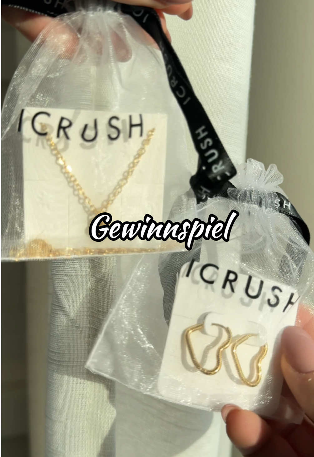 🛍️ Gewinnspiel-Zeit! 🛍️ Ich verlose mit @ICRUSH_JEWELRY ein wunderschönes Schmuckstück! So machst du mit: • Folge mir und @icrush_jewelry • Like dieses Video • Markiere zwei Freund*innen, die das Gewinnspiel nicht verpassen dürfen • Teile dieses Video, um deine Gewinnchancen zu erhöhen. Vergiss nicht, uns zu markieren sowie #icrushcollection, #icrushjewelry, #icrush! Wir wählen zufällig eine(n) Gewinner*in aus den Kommentaren aus. Teilnahmeschluss: 29.12.24 18:00 Uhr *Teilnahmeberechtigt sind alle deutschen Einwohner*innen über 18 Jahre. Dieses Gewinnspiel steht in keiner Verbindung zu TikTok. Daten werden nicht an Dritte weitergegeben. Viel Glück! ❤ #gewinnspiel #giveaway #icrushgewinnspiel #icrushgiveaway #jewelrygiveaway 